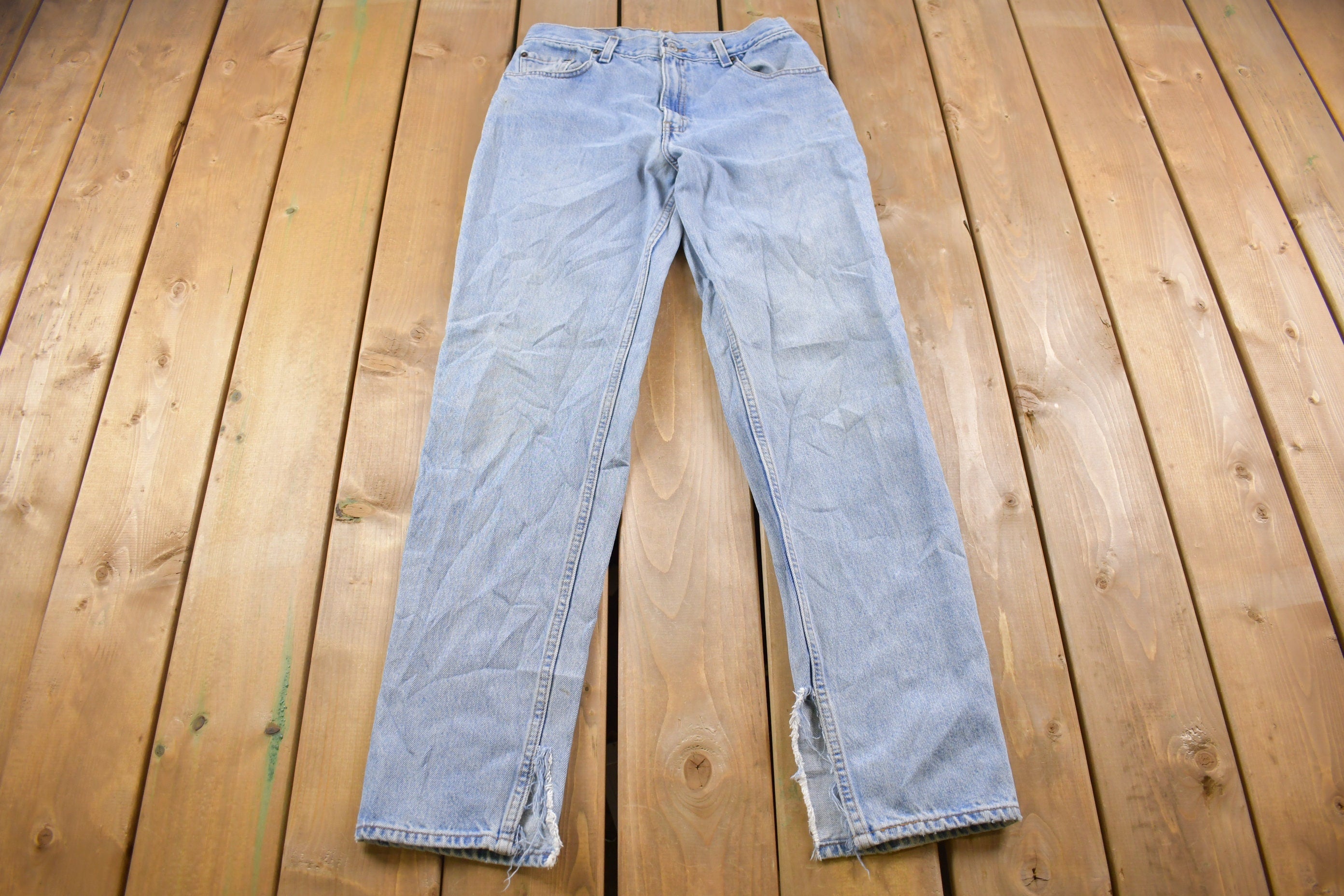 Vintage 1990s Levi's 550 Red Tab Jeans Size 28 x 32
