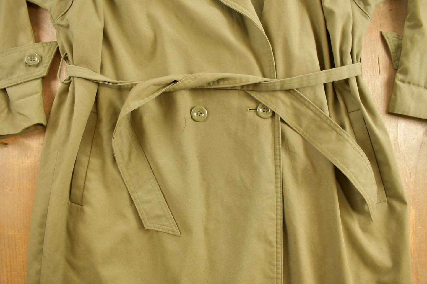 Vintage 1980s Beige Trench Coat / 80s Coat / Formal / Winter / Fall / Streetwear / Athleisure / Overcoat