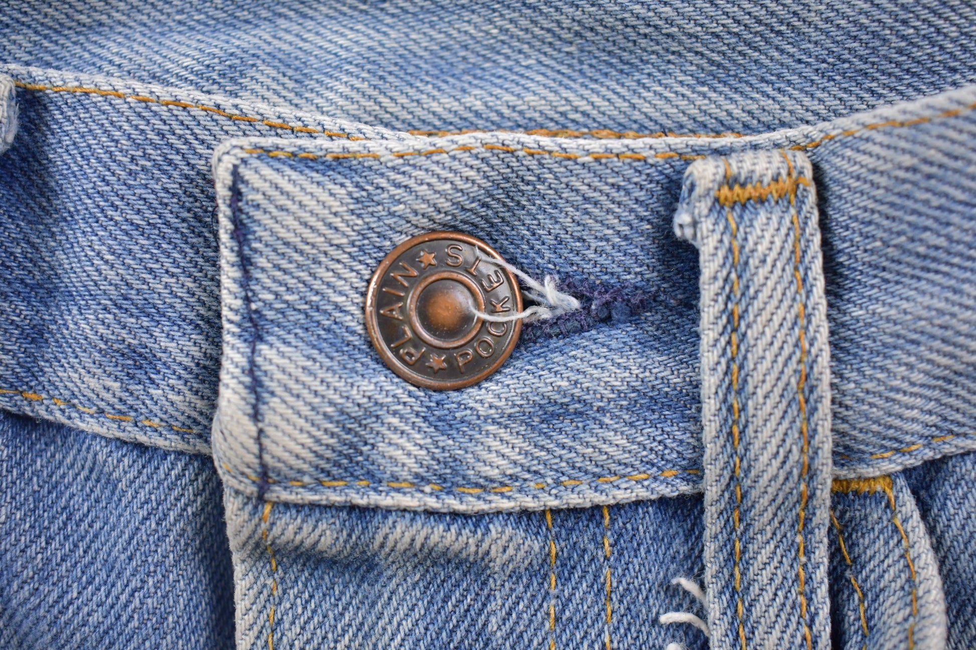 True Vintage 1970's Plain Pocket's Flared Distressed Blue Jeans 30 x 29