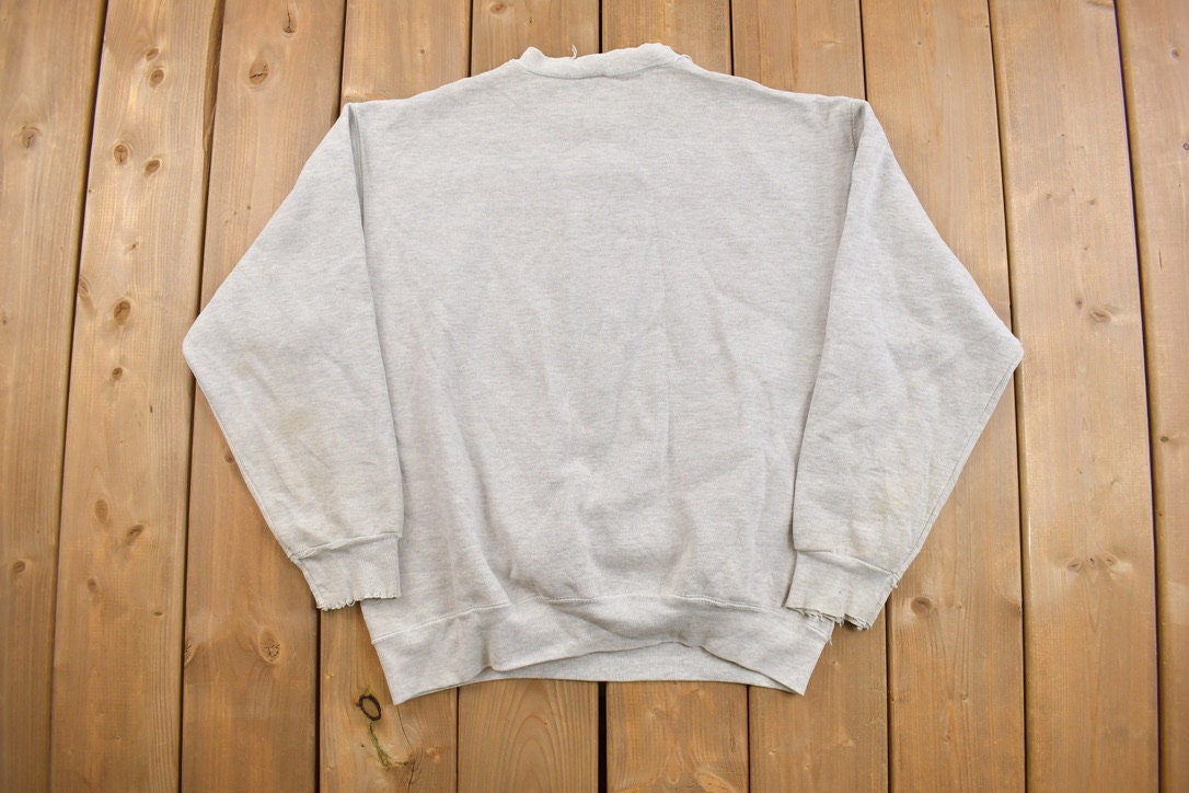 Vintage 1990s Thrashed Sea World Orca Whale Graphic Crewneck Sweatshirt  90s Crewneck  Souvenir  Made In USA  Travel Tourism  Dolphins