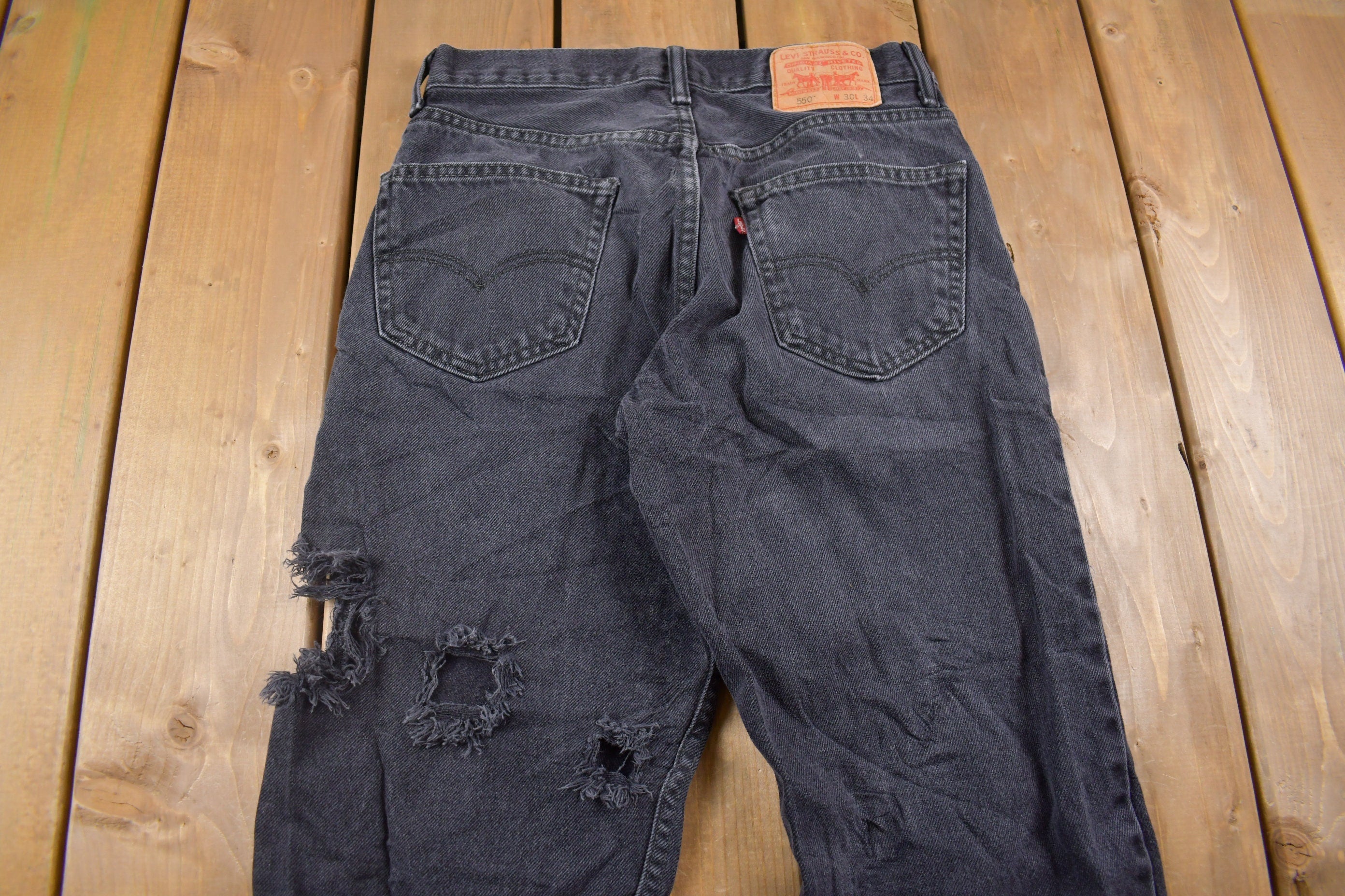 Vintage 1990s Levi's Distressed 550 Red Tab Jeans Size 30 x 32