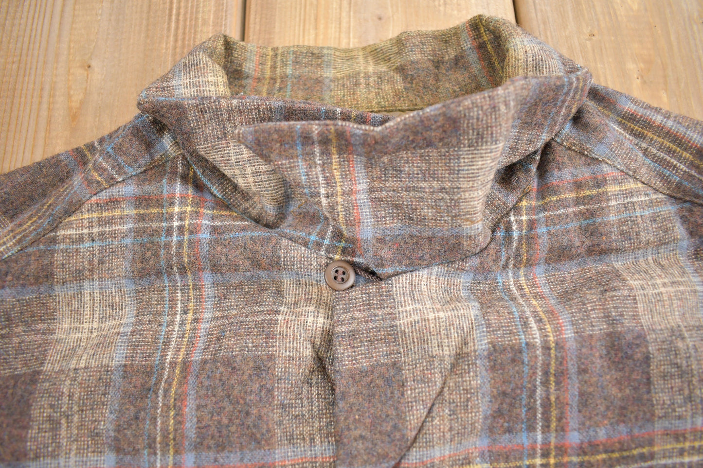 Vintage 1980s Pendleton Plaid Button Up Board Shirt / 100% Virgin Wool / Loop Button / Outdoor / Casual Wear / Made In USA / Flannel