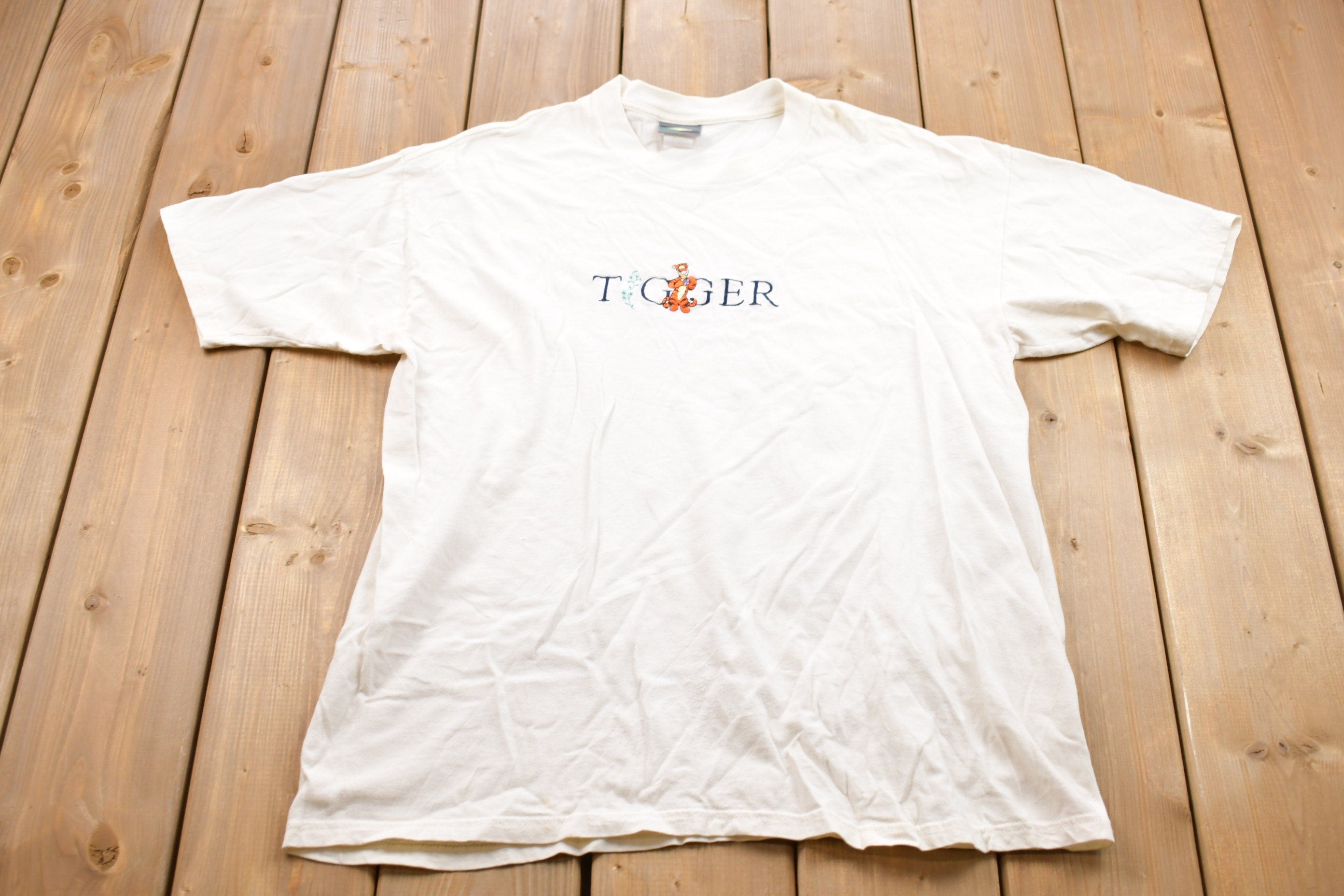 Vintage 1990s Tigger Embroidered Graphic T-Shirt