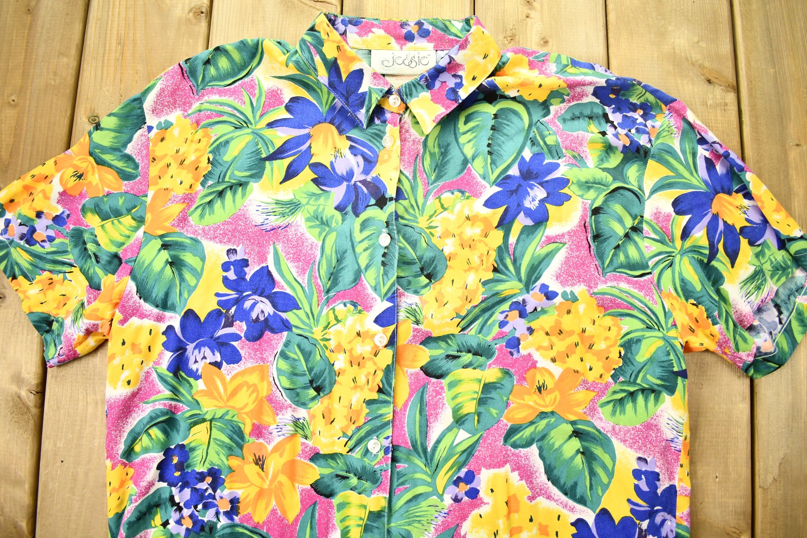 Vintage 1970s Jessie Floral Button Up Shirt /