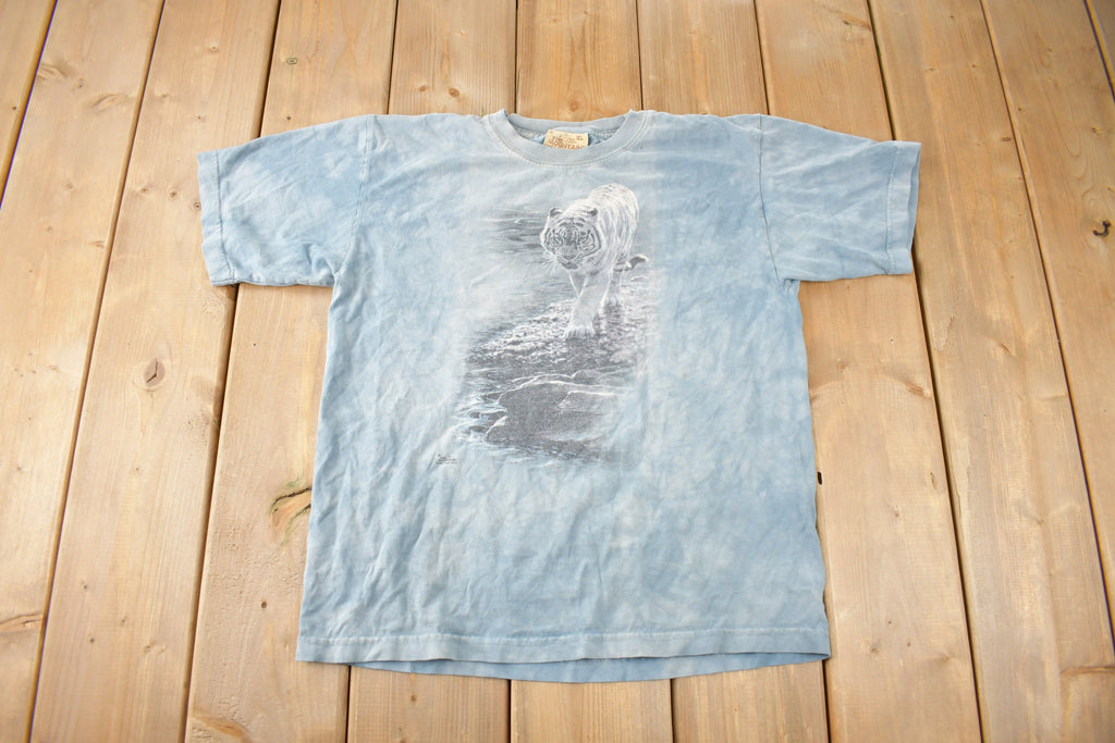 Vintage 2004 White Tiger Theme The Mountains Graphic T-Shirt