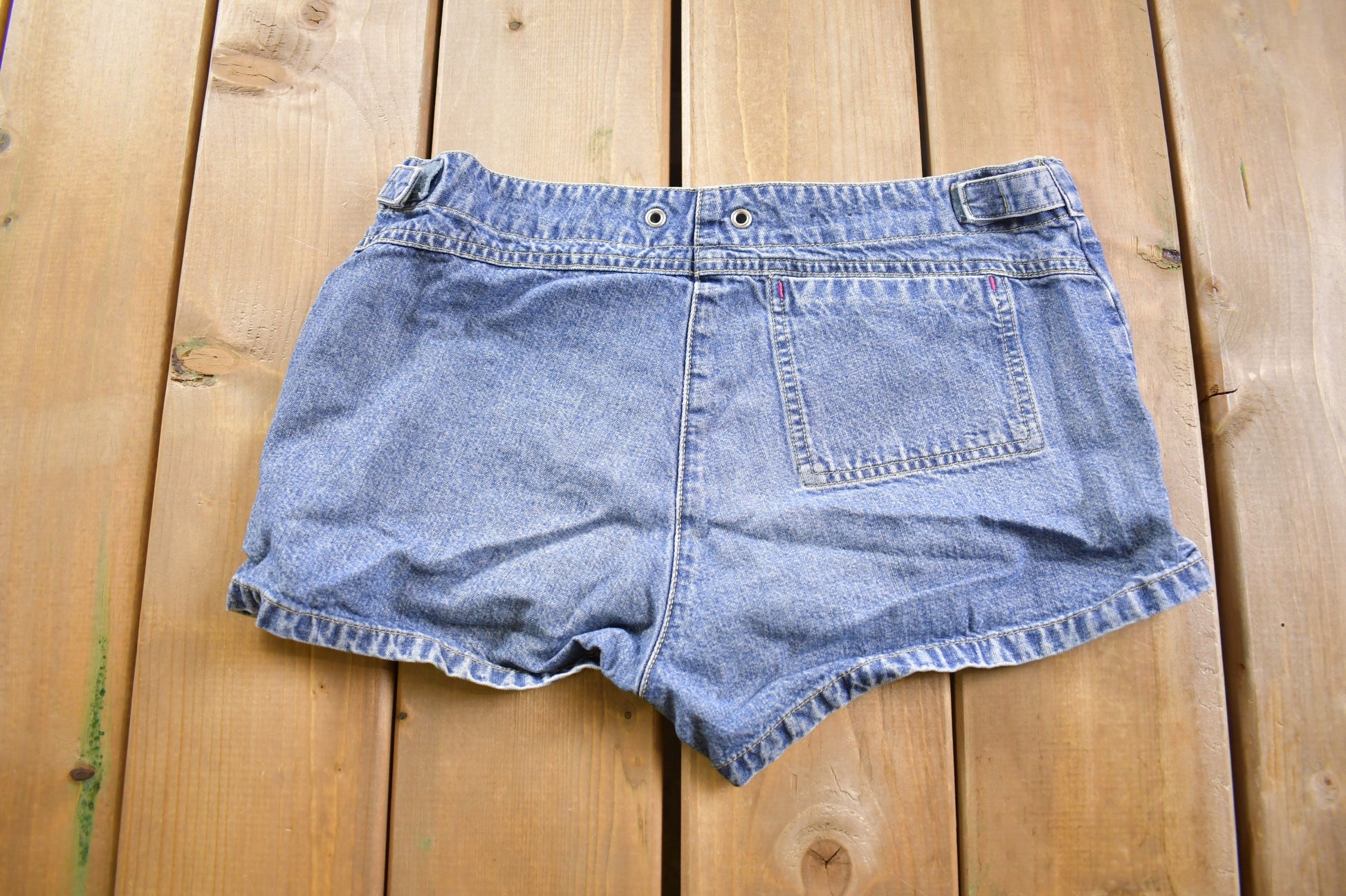 Vintage 1990s Tommy Hilfiger Jean Shorts Size 30 x 3  1990s Shorts  Streetwear Fashion  Bottoms  Medium Wash  True Vintage Jorts