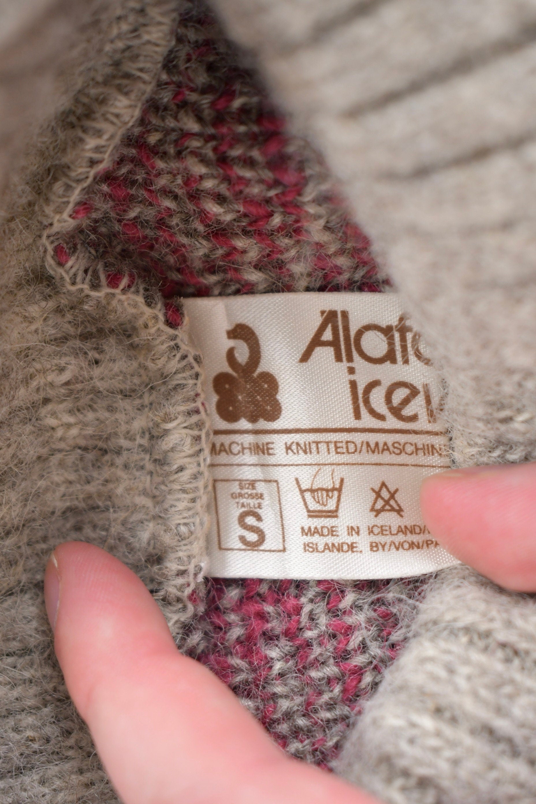 Vintage 1990s Icelandic 100% Wool Knit Sweater