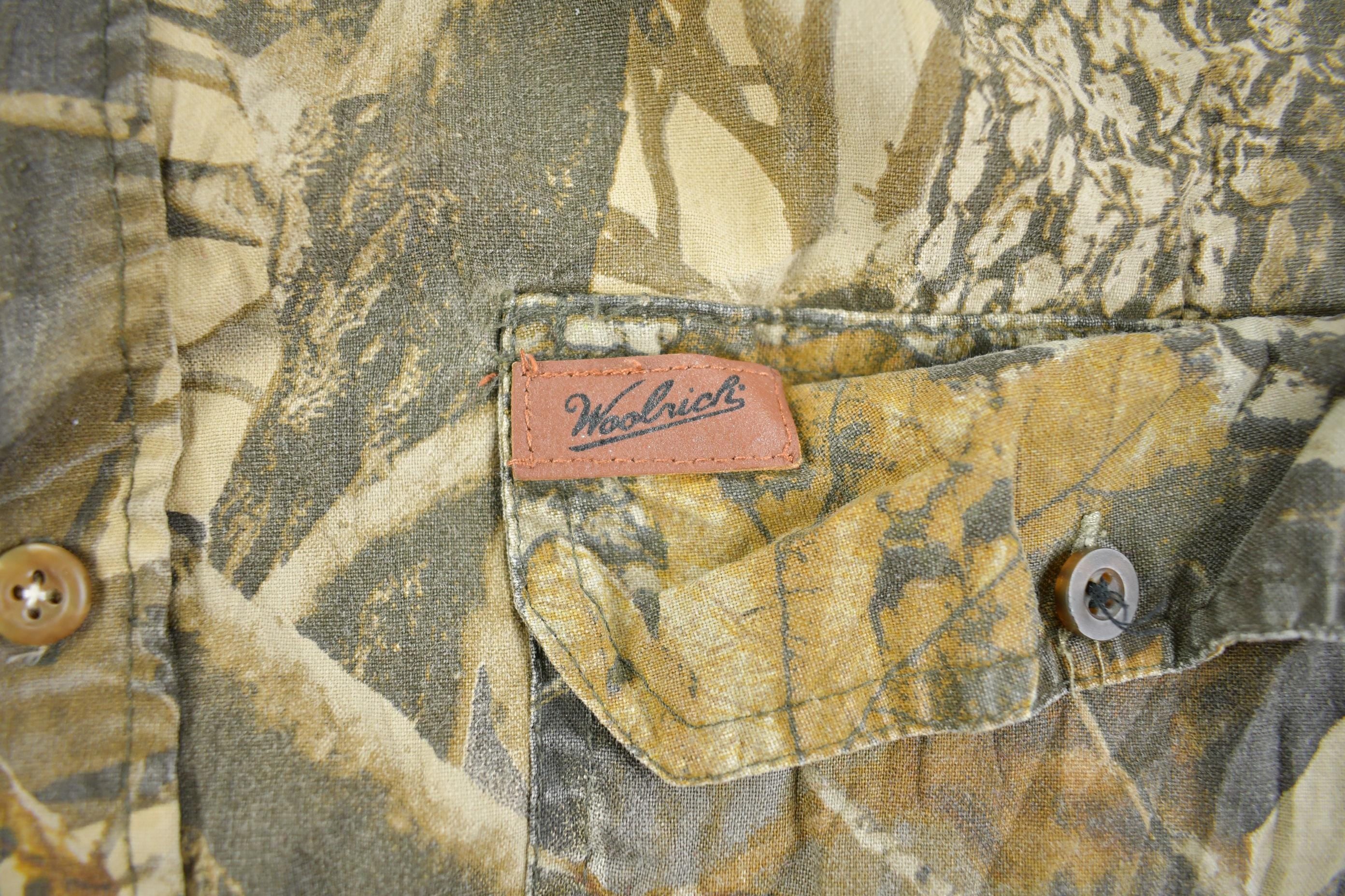 Vintage 1990s Woolrich Real Tree Forest Camo Short Sleeved Button Up Shirt