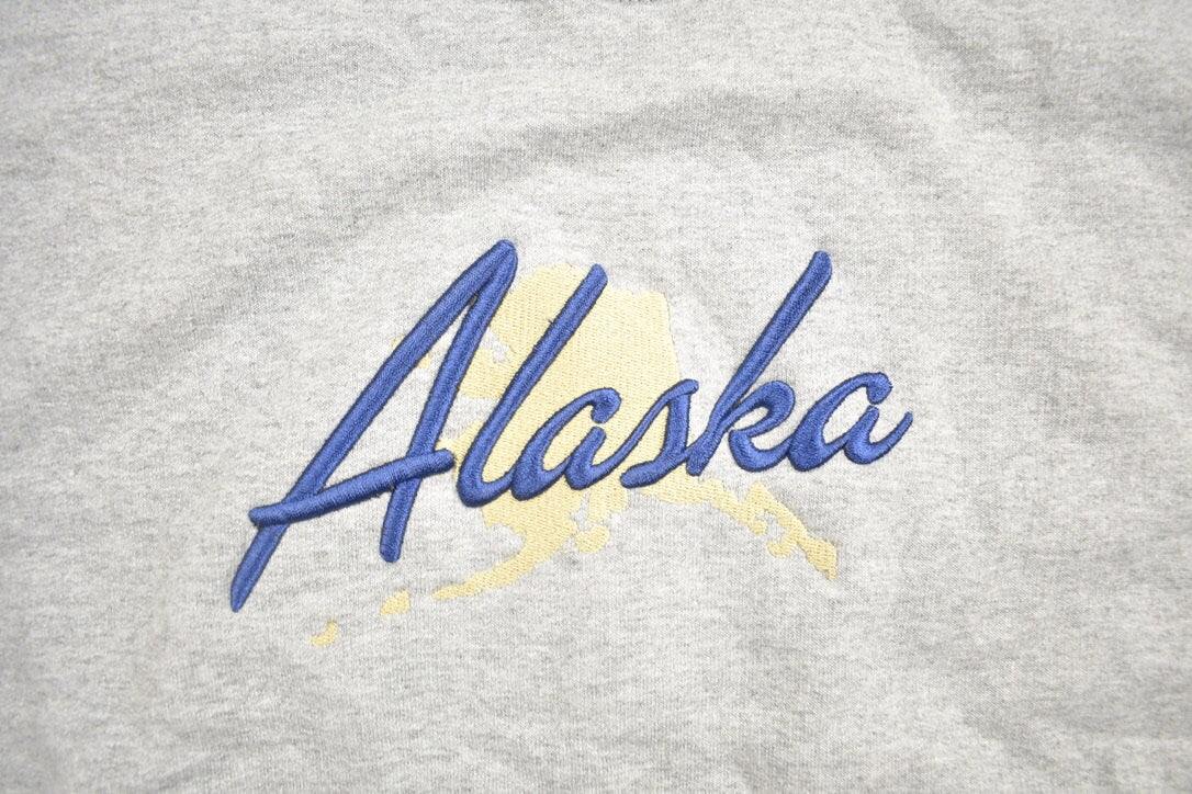 Vintage 1990s Alaska Novelty Crewneck Sweatshirt
