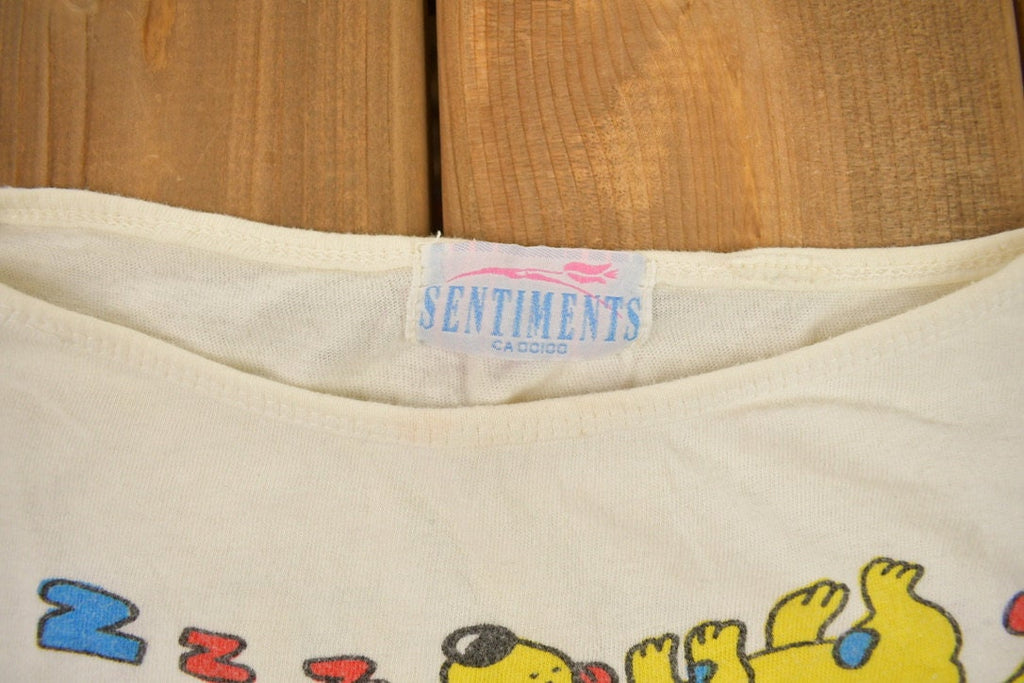Vintage 1990s Cute Sleeping Cats and Dogs All over Print Graphic T-Shirt