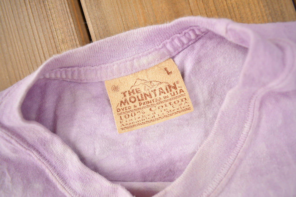 Vintage 2000 Niagara Falls Butterfly Theme The Mountains Graphic T-Shirt