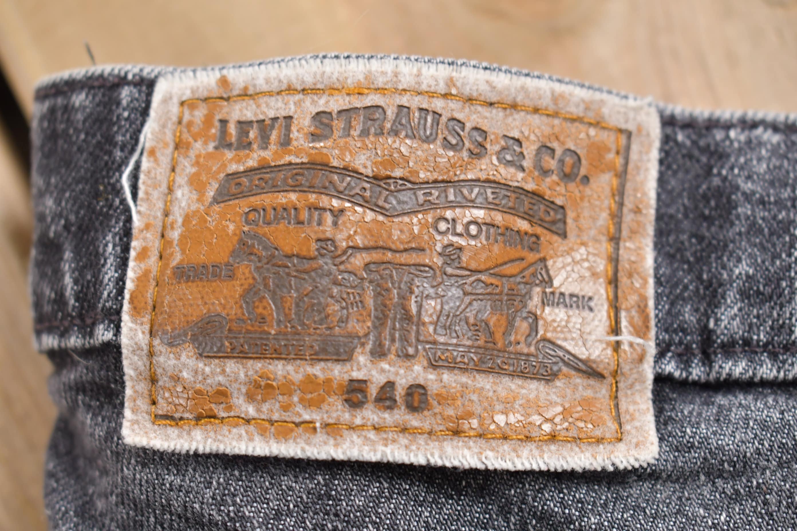 Vintage 1990s Levi's 546 Brown Tab Relaxed Fit Jeans Size 35 x 30