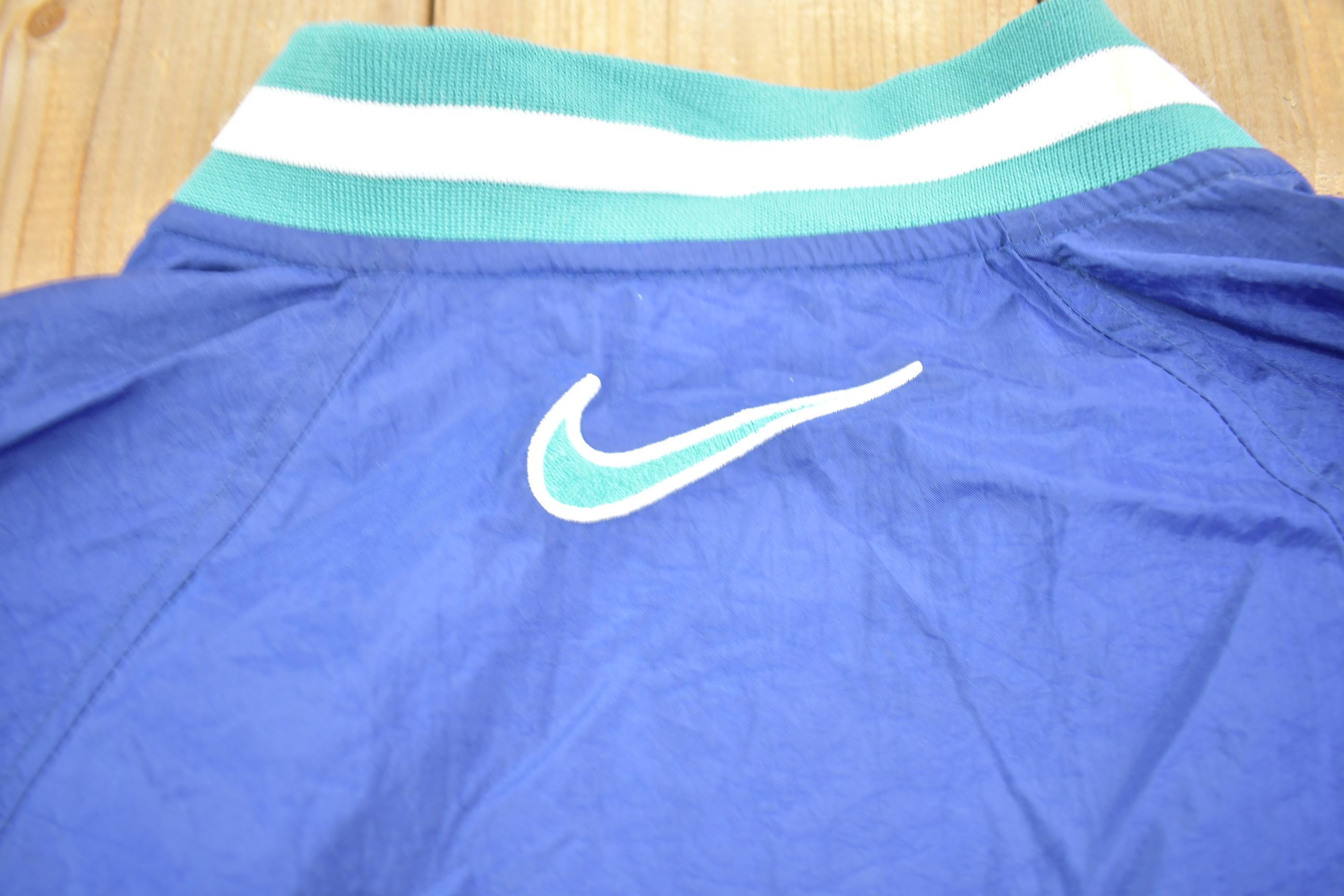 Vintage 1990s Nike Embroidered Snap Button Windbreaker Jacket