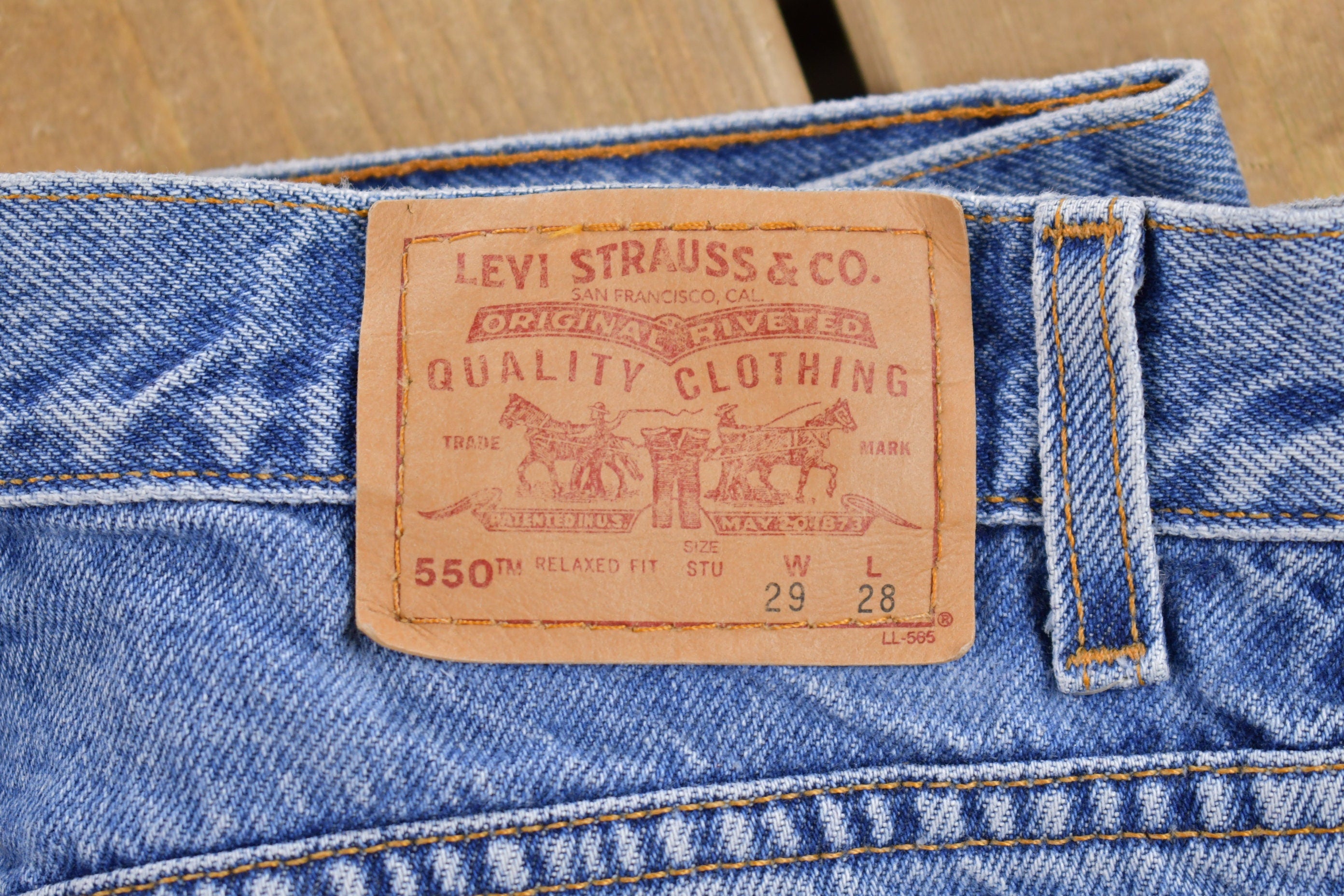 Vintage 1990s Levi's 550 Red Tab Jeans Size 27 x 26.5