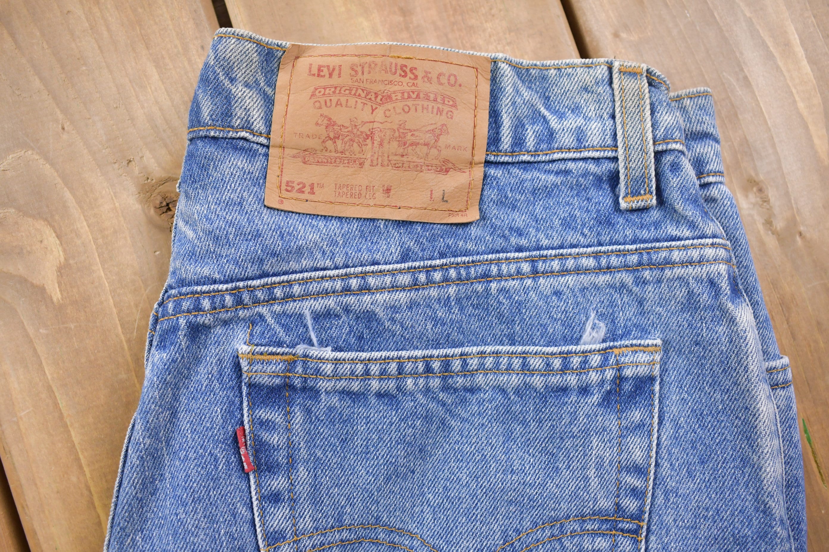 Vintage 1990s 521 Levi's Red Tab Jeans Size 31 x 33