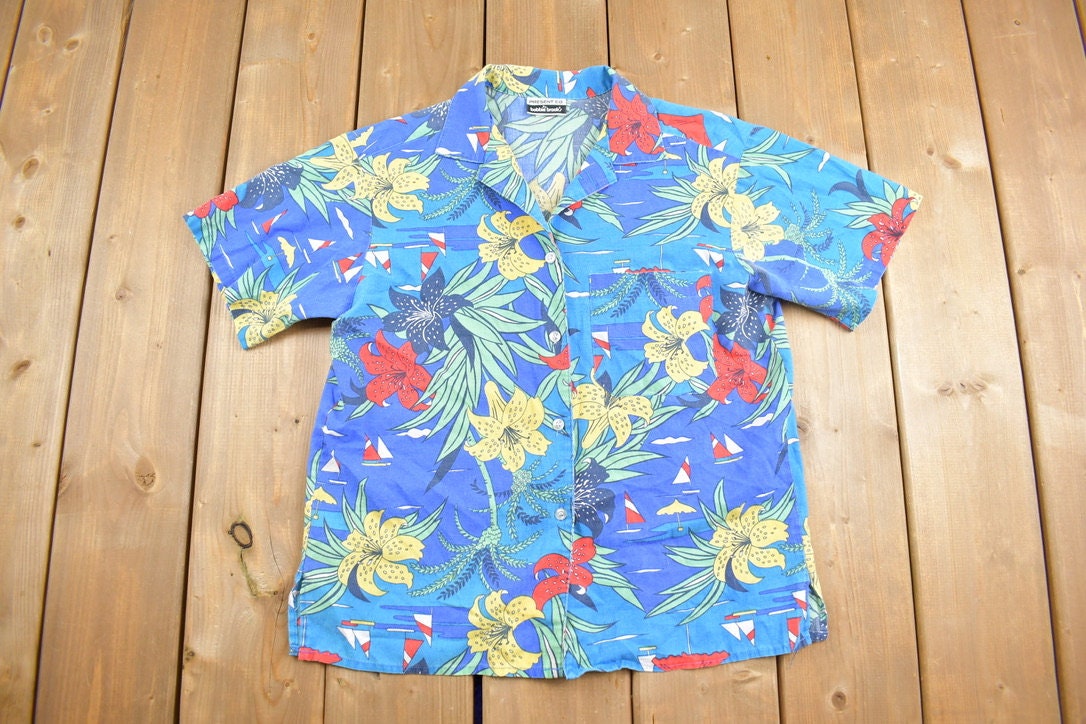 Vintage 1980s Bobbie Brooks Button Up Floral Shirt / Camp Collar / Abstract Floral Pattern / Casual Shirt / Beach Shirt / Vacation /