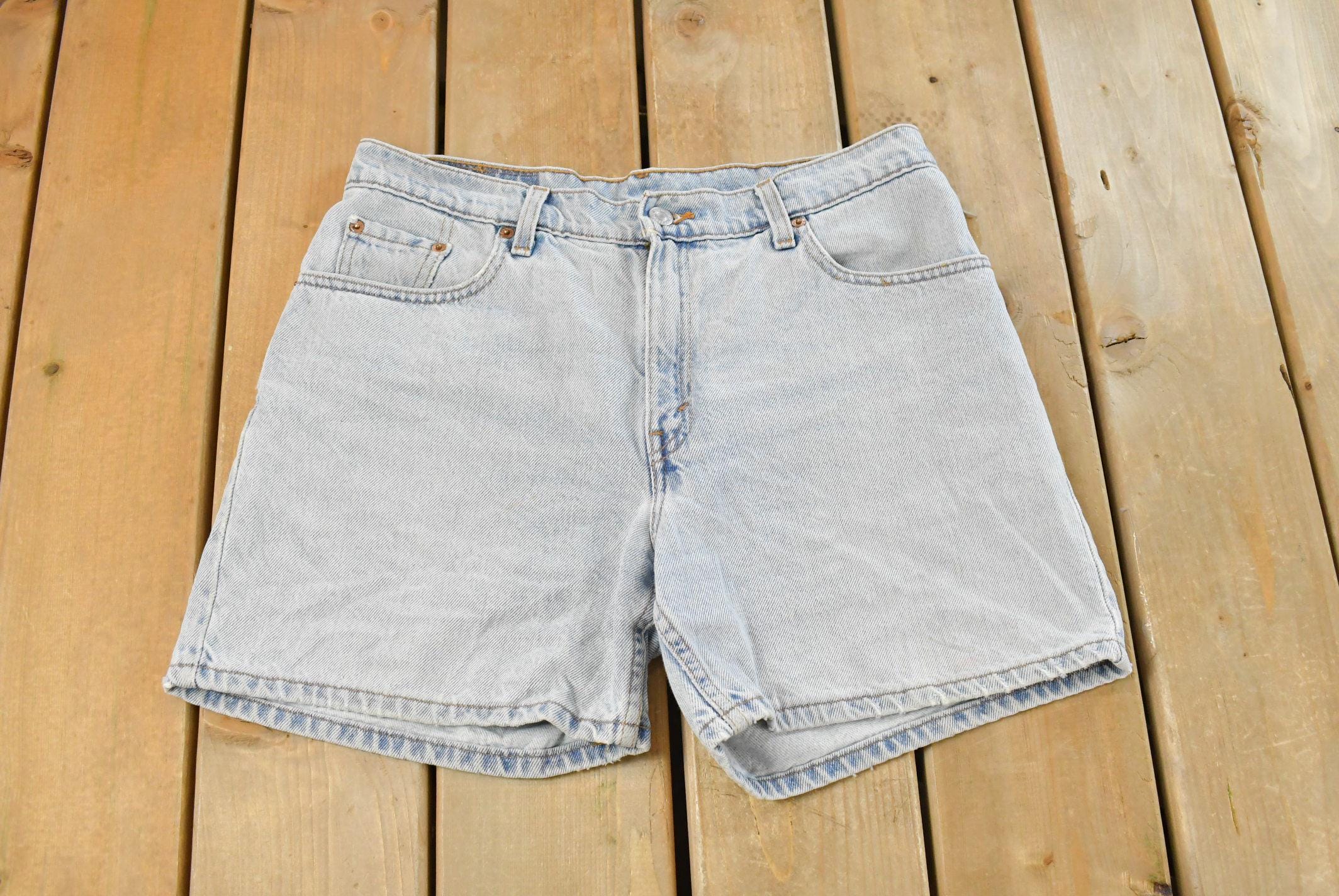 Vintage 1990s Levi's Denim Jean Shorts Women's 32 / Relaxed Fit / 90s Shorts / Denim Shorts / Jorts