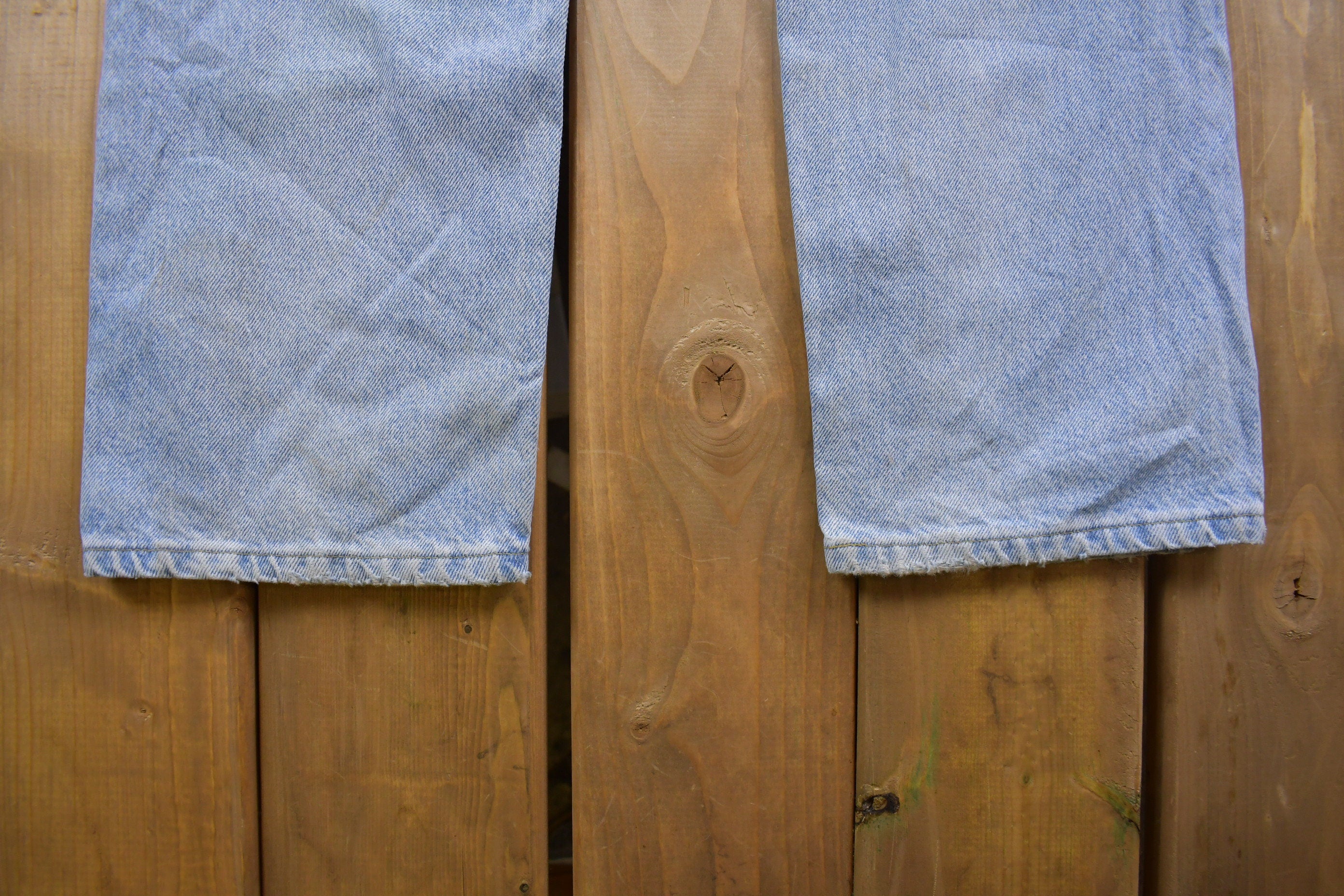 Vintage 1990's Lee Blue Light Wash Knee Distressing Jeans 32 x 32