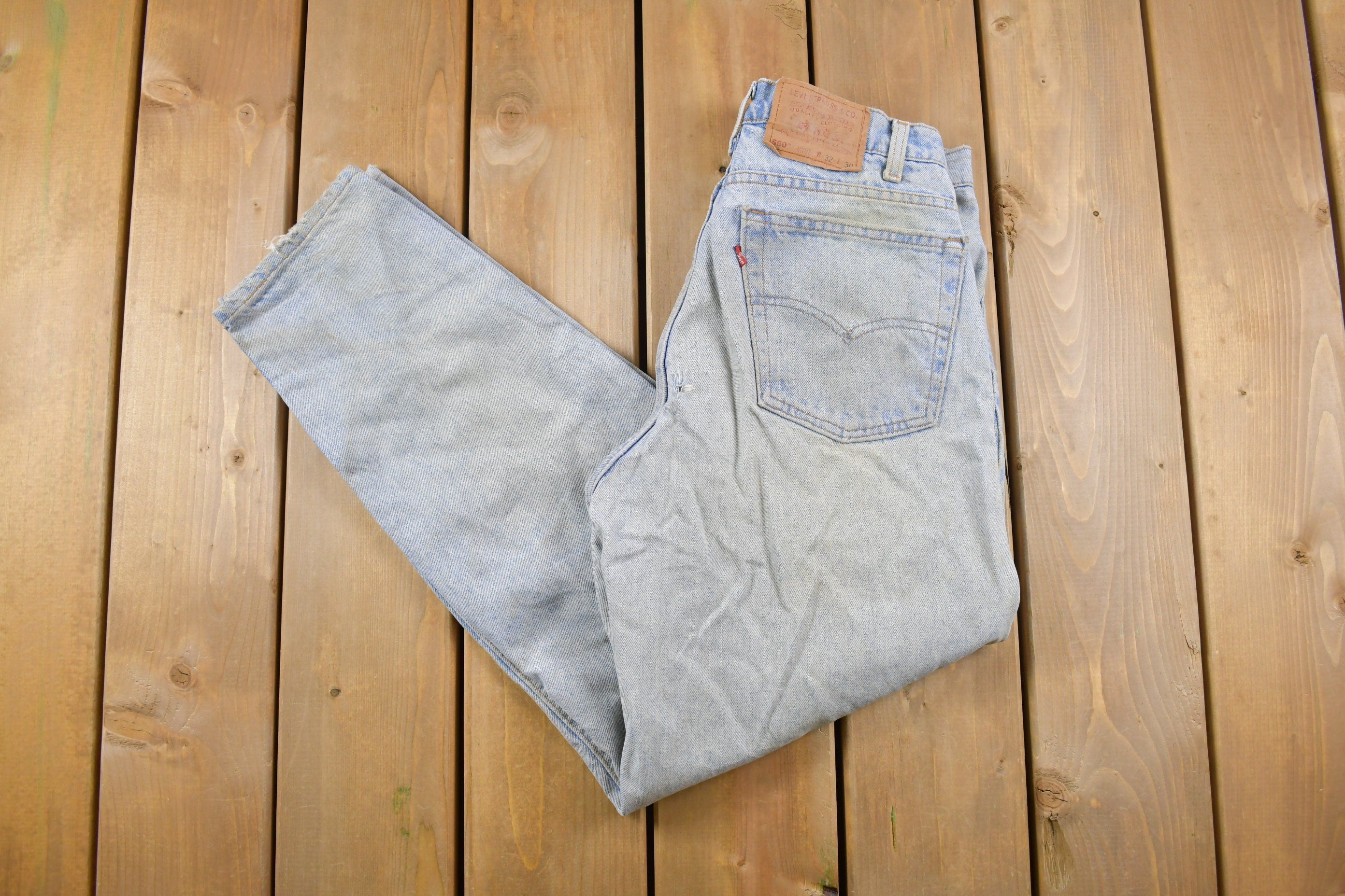 Vintage 1990s Levi's 560 Red Tab Worn Denim Jeans Size 31 x 30