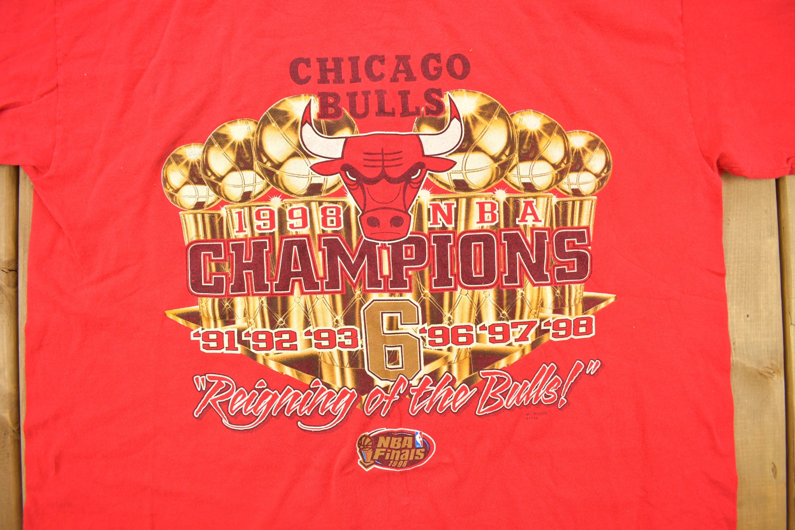 Vintage 1998 Chicago Bulls NBA Graphic T-Shirt
