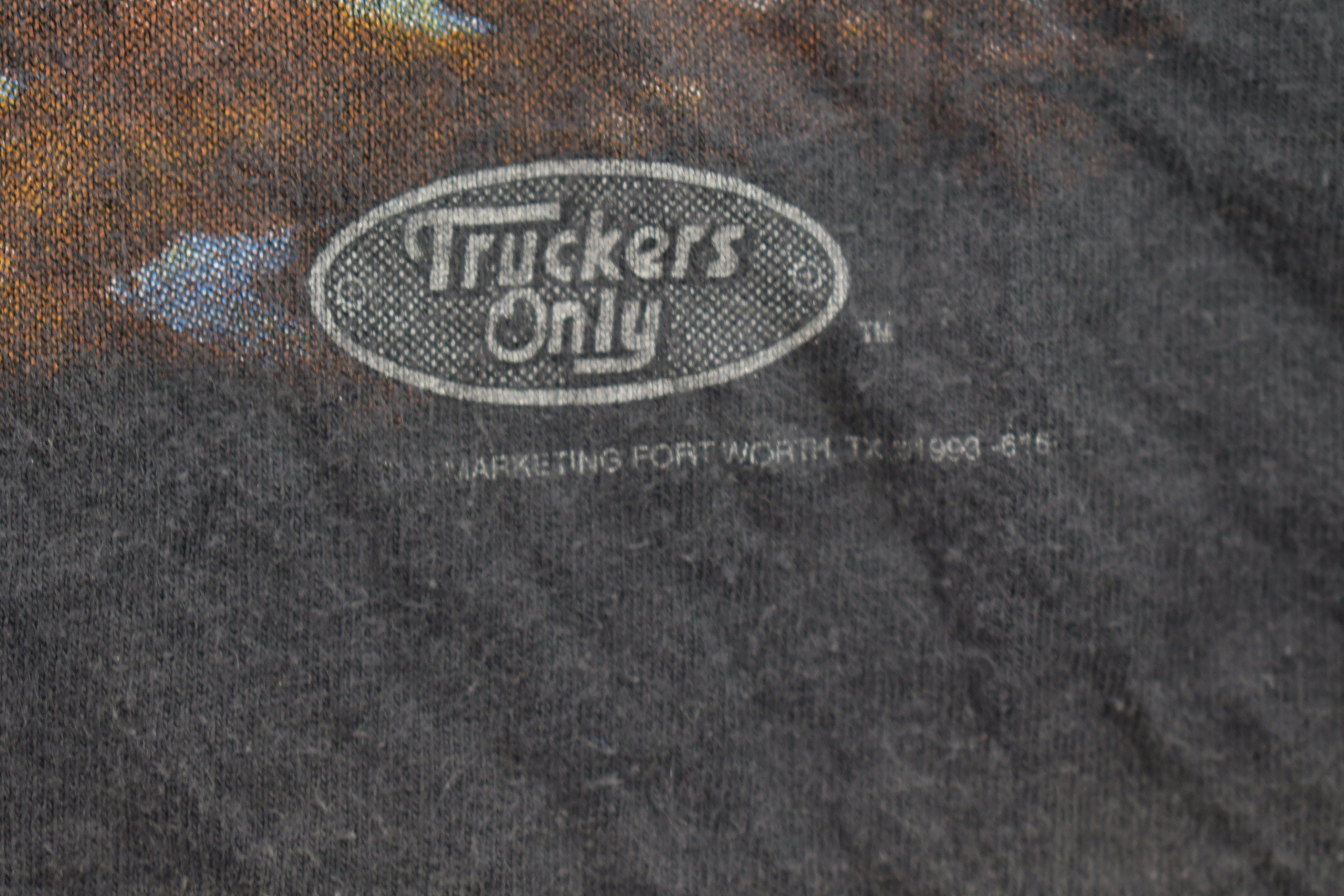 Vintage 1993 Hitchin' Post Truck Terminal 3D Emblem T-Shirt