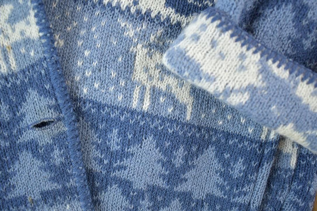 Vintage 1990s Alps Button up AOP Knit Abstract Pattern Button Up Collared Sweater