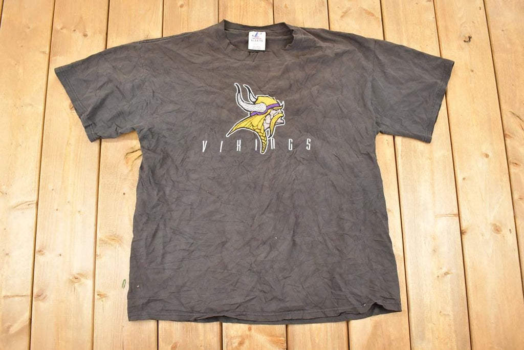 Vintage 1990s Logo Athletic Minnesota Vikings Embroidered NFL Souvenir T-Shirt Men's L / Rare Sportswear Destination Tee