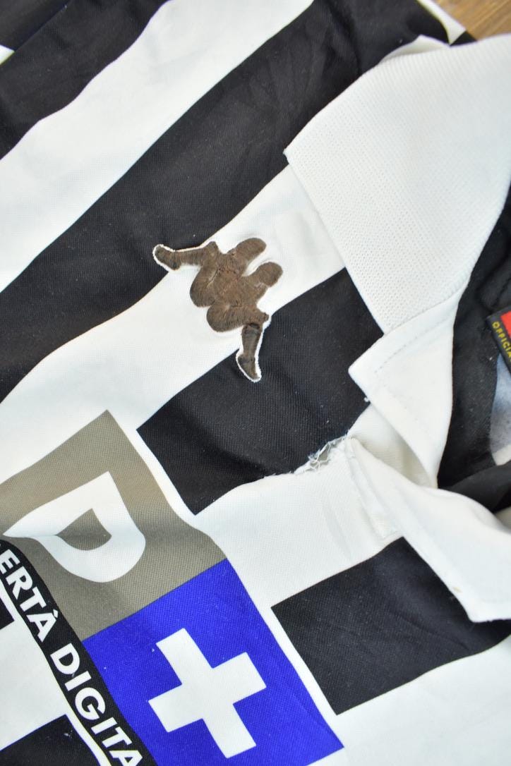 Vintage 1999 Kappa Juventus Home Soccer Jersey
