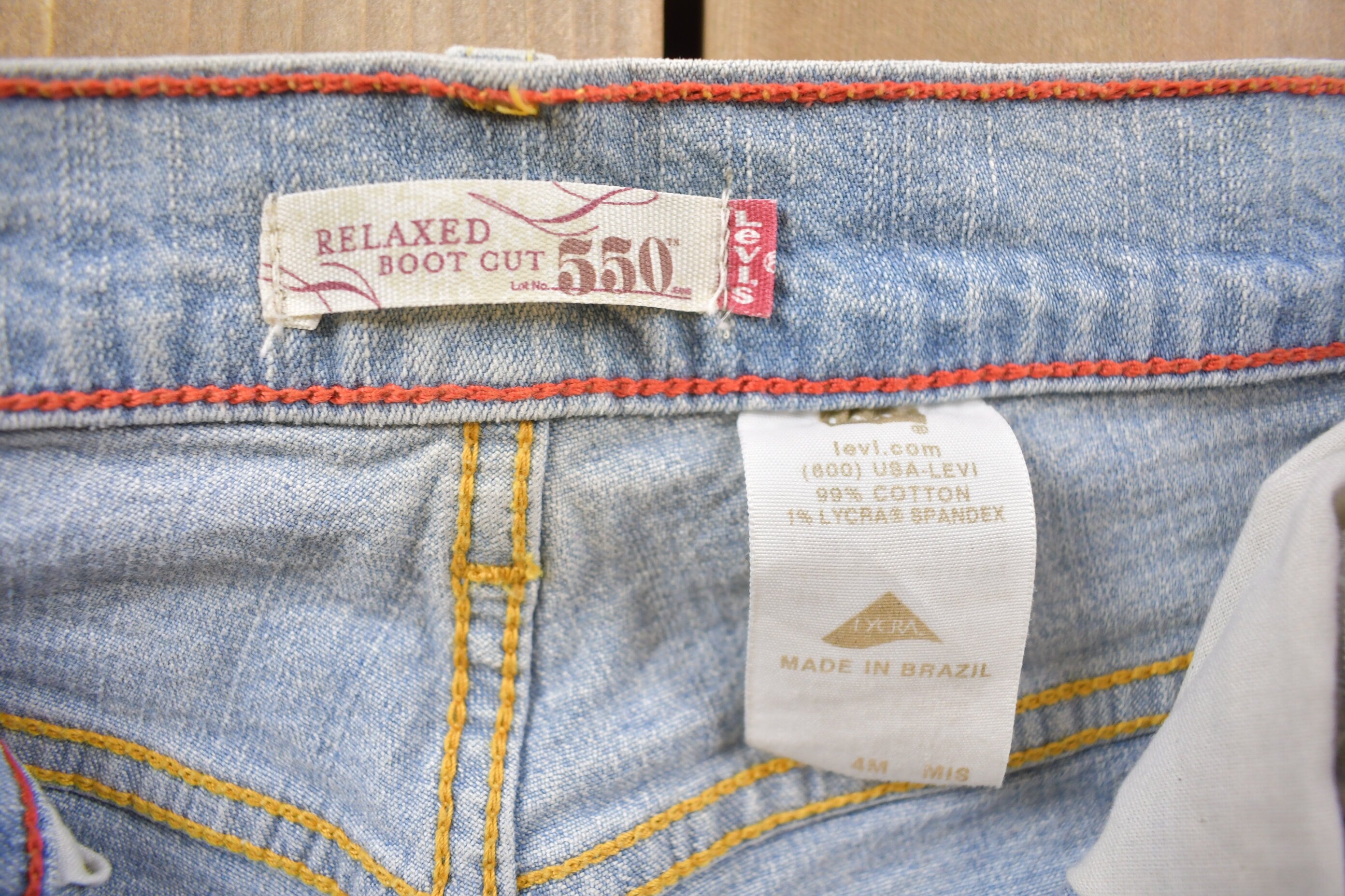 Vintage 1990s Levi's 550 Red Tab Denim Jeans Size 26 x 31