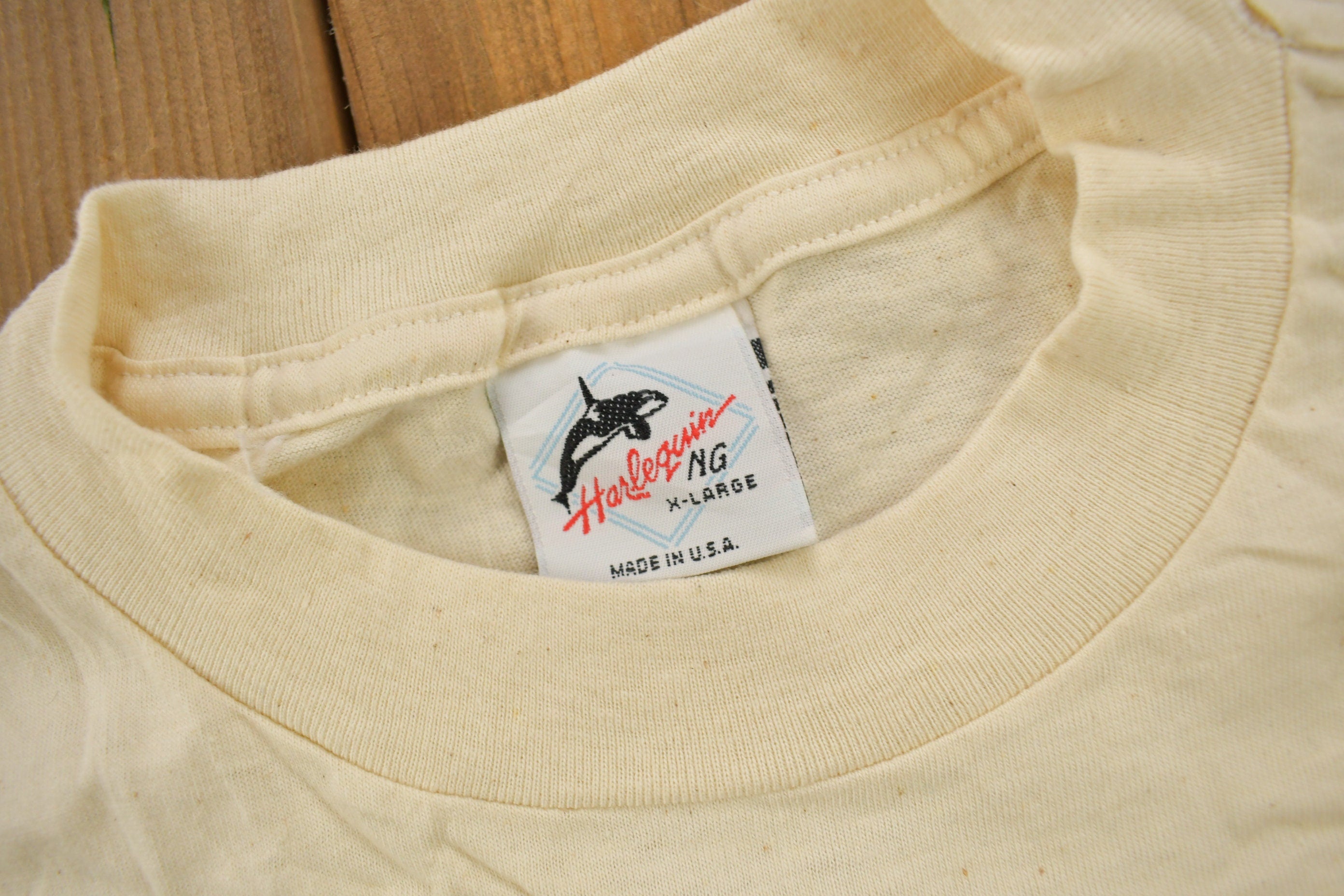 Vintage 1992 Tropical Birds Theme Graphic T-Shirt