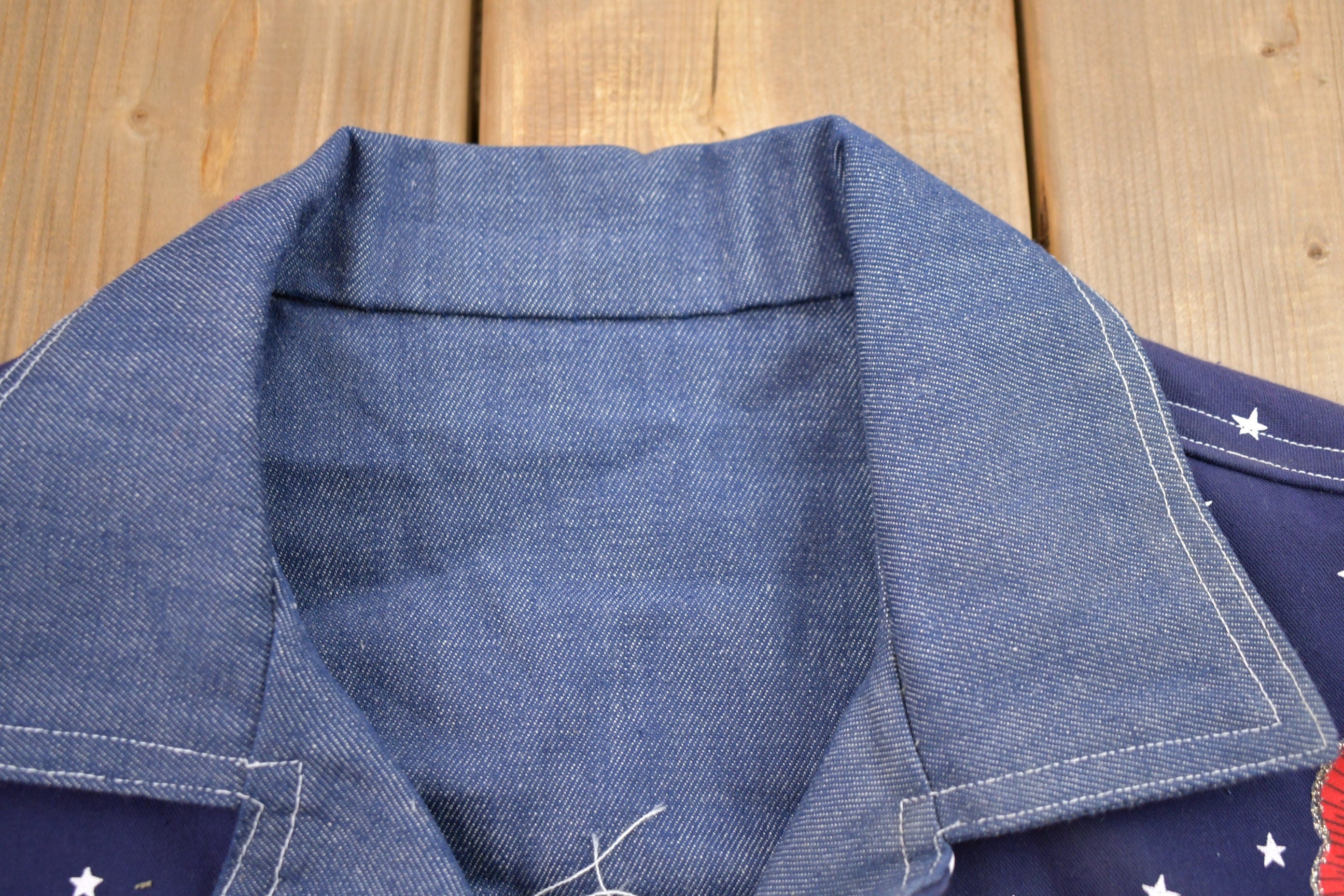 Vintage 1990s USA Eagle Embroidered Denim Jean Jacket