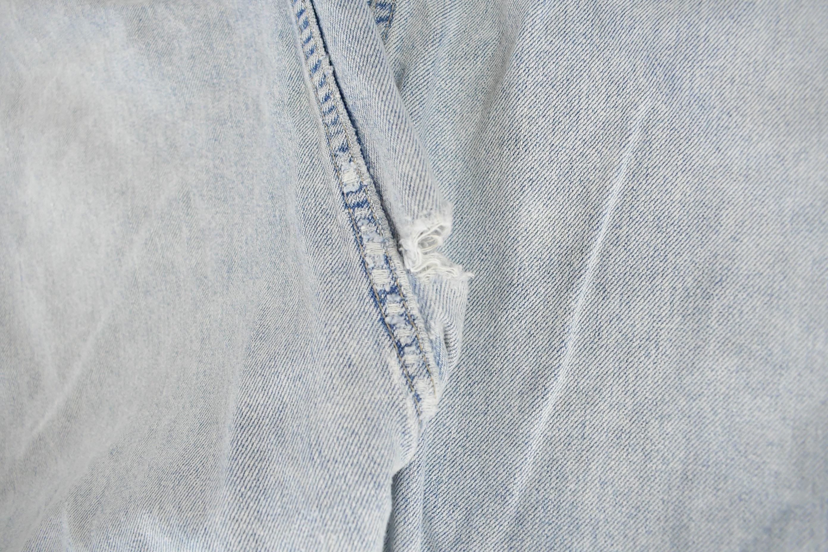 Vintage 1990s Levi's Distressed Relaxed Fit Denim Jeans Men's 32 x 29