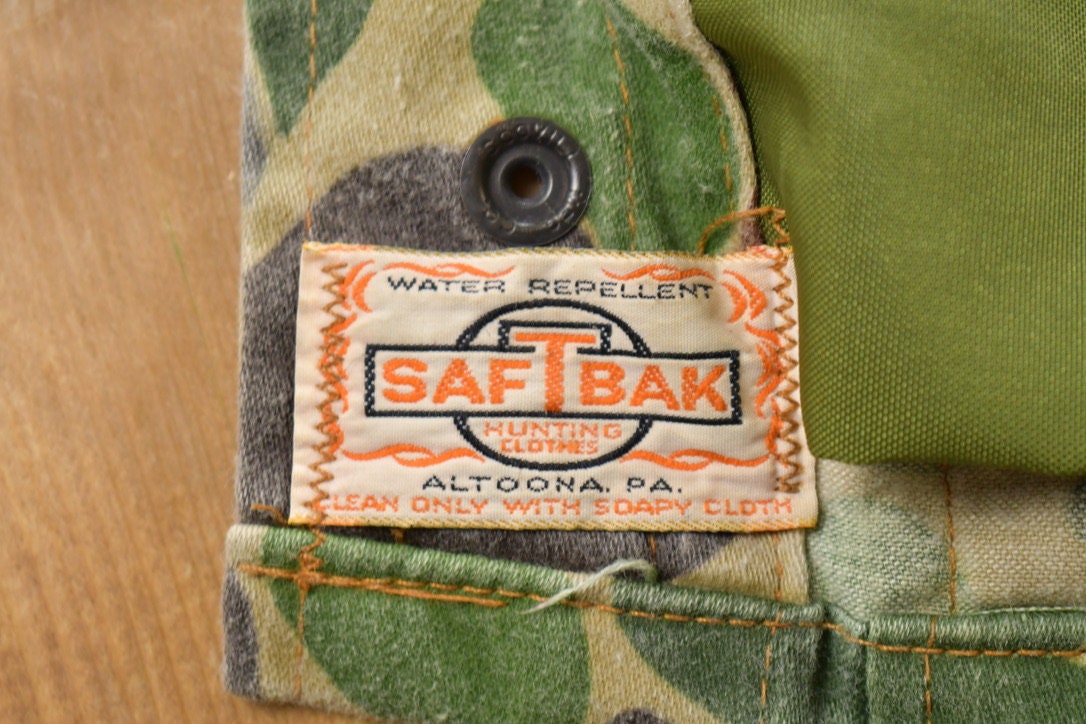 Vintage 1980s Saftbak Duck Camo Hunting Jacket / Workwear / Streetwear / Made In USA / 70s / 80s Hunting Jacket / Hunting / Chore Jacket