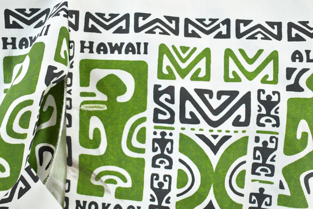 Vintage 1970s Hawaiian Souvenir Graphic Print Button Up