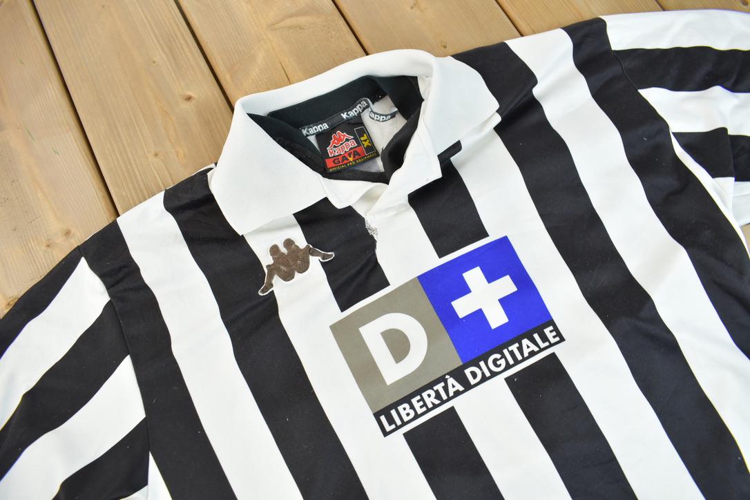 Vintage 1999 Kappa Juventus Home Soccer Jersey