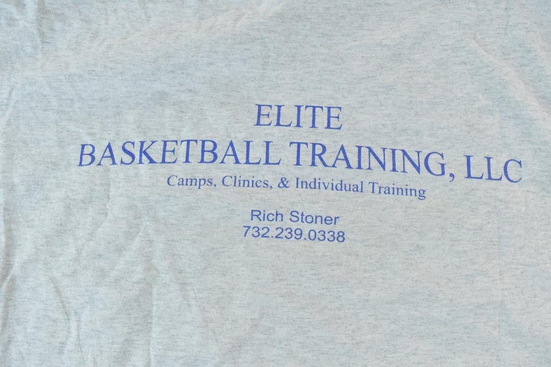 Vintage 1990s Metuchen University Basketball Collegiate T-Shirt