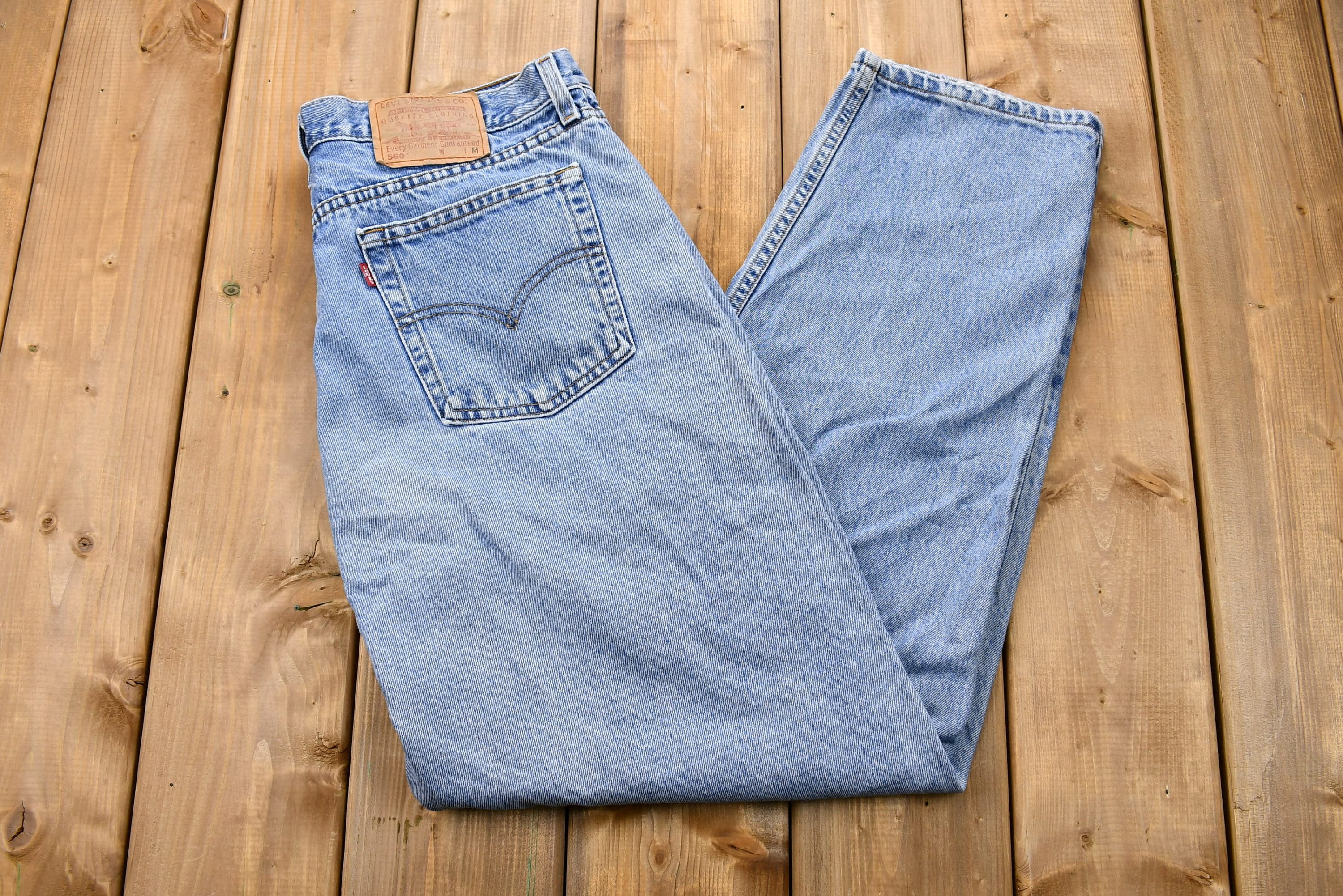 Vintage 1990s Levi's 560 Light Wash Loose Fit Tapered Leg Mom Jeans