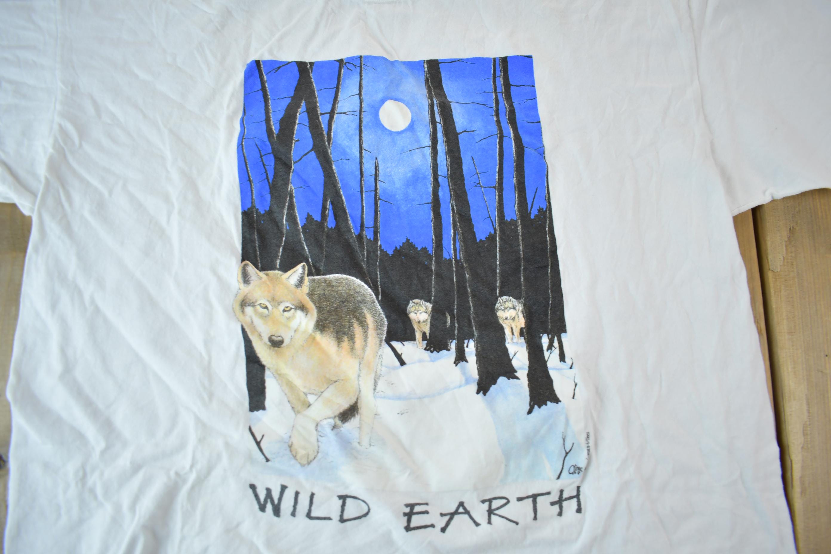 Vintage 1995 Wild Earth Wolf Theme Graphic T-Shirt