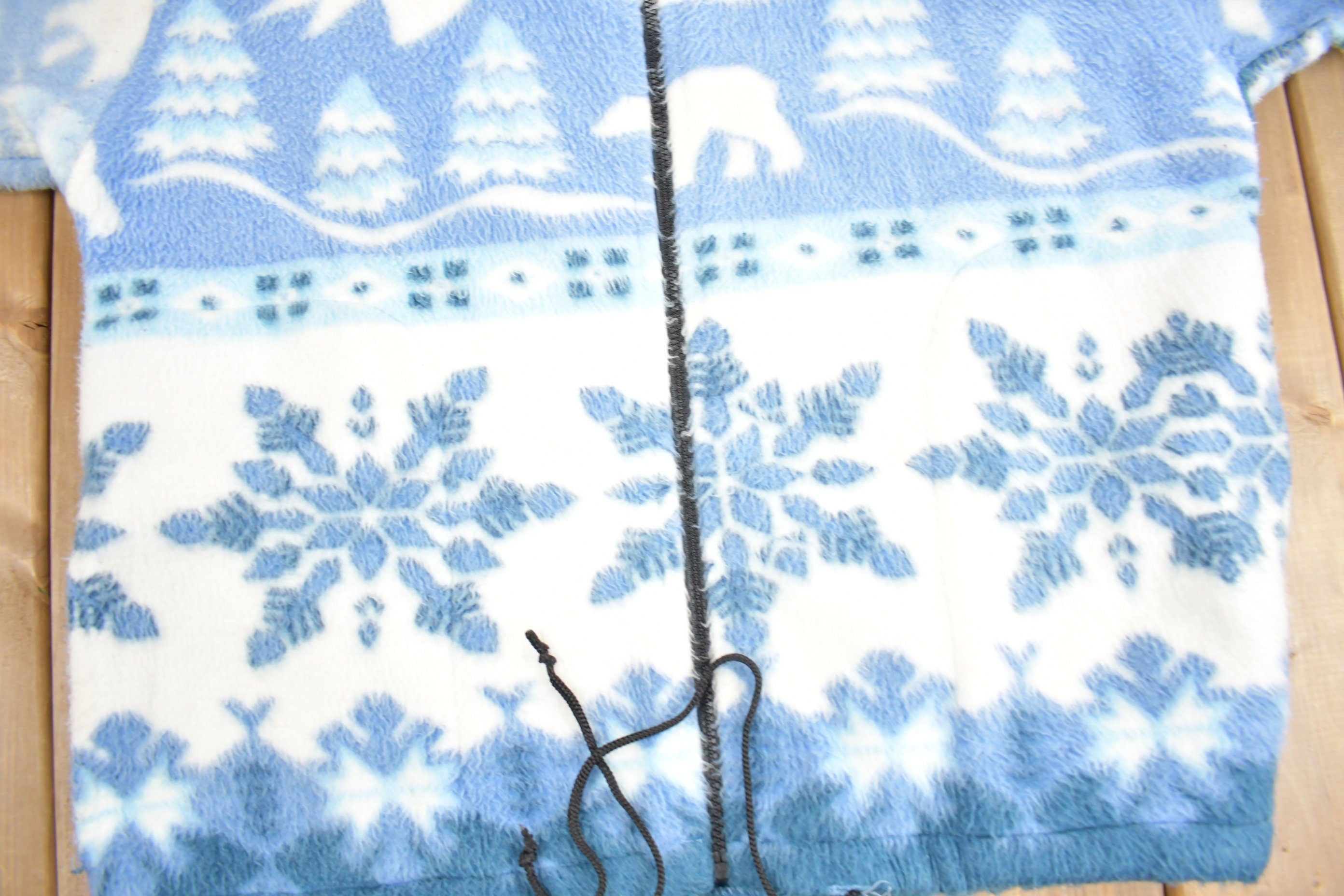 Vintage 1990s Winter Theme Fleece Sweater