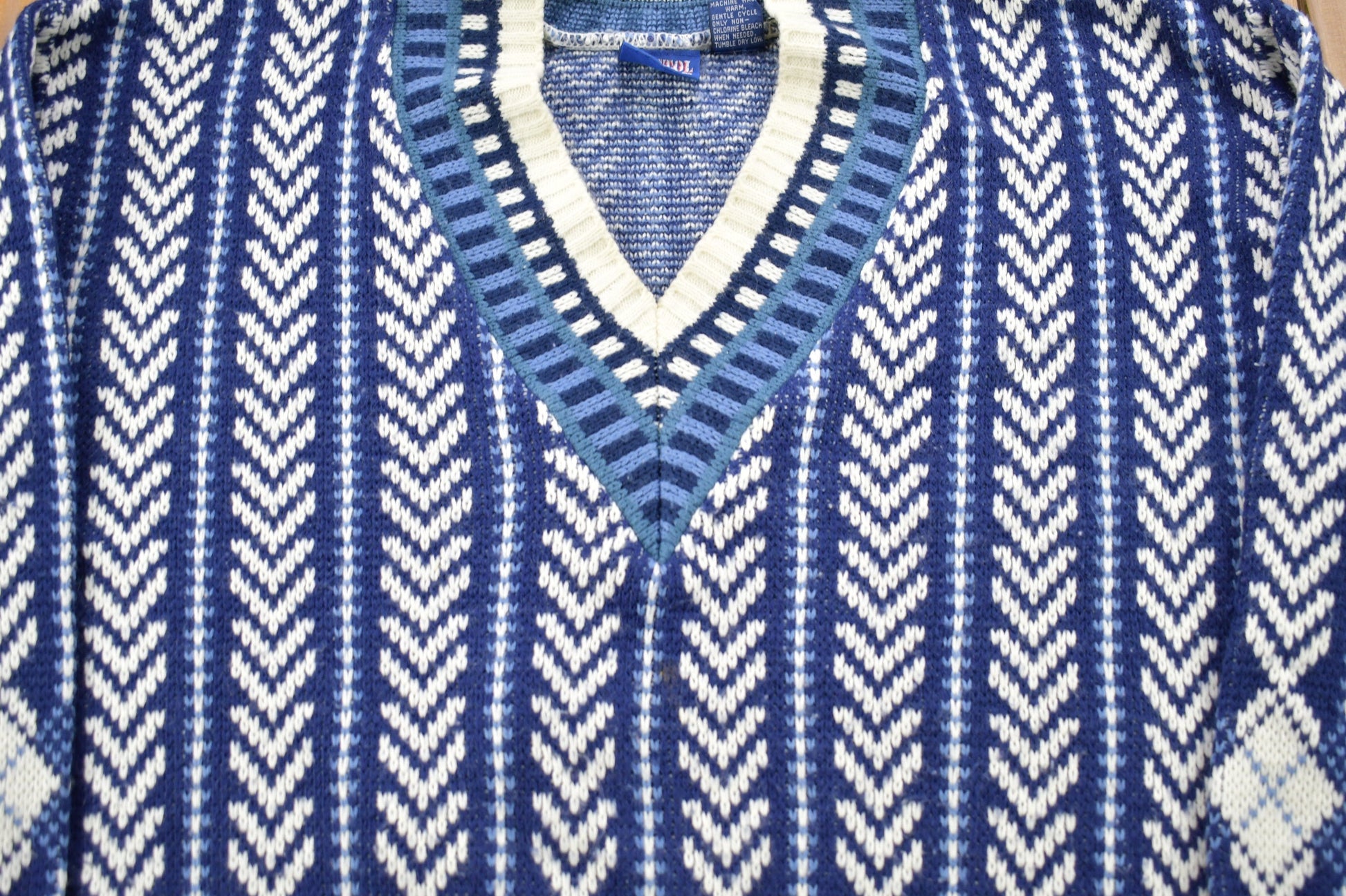 Vintage 1990s Bristol Blues Abstract Print Knitted V-Neck Sweater / Vintage 90s V-Neck / All Over Pattern / Sweatshirt / Abstract Pattern