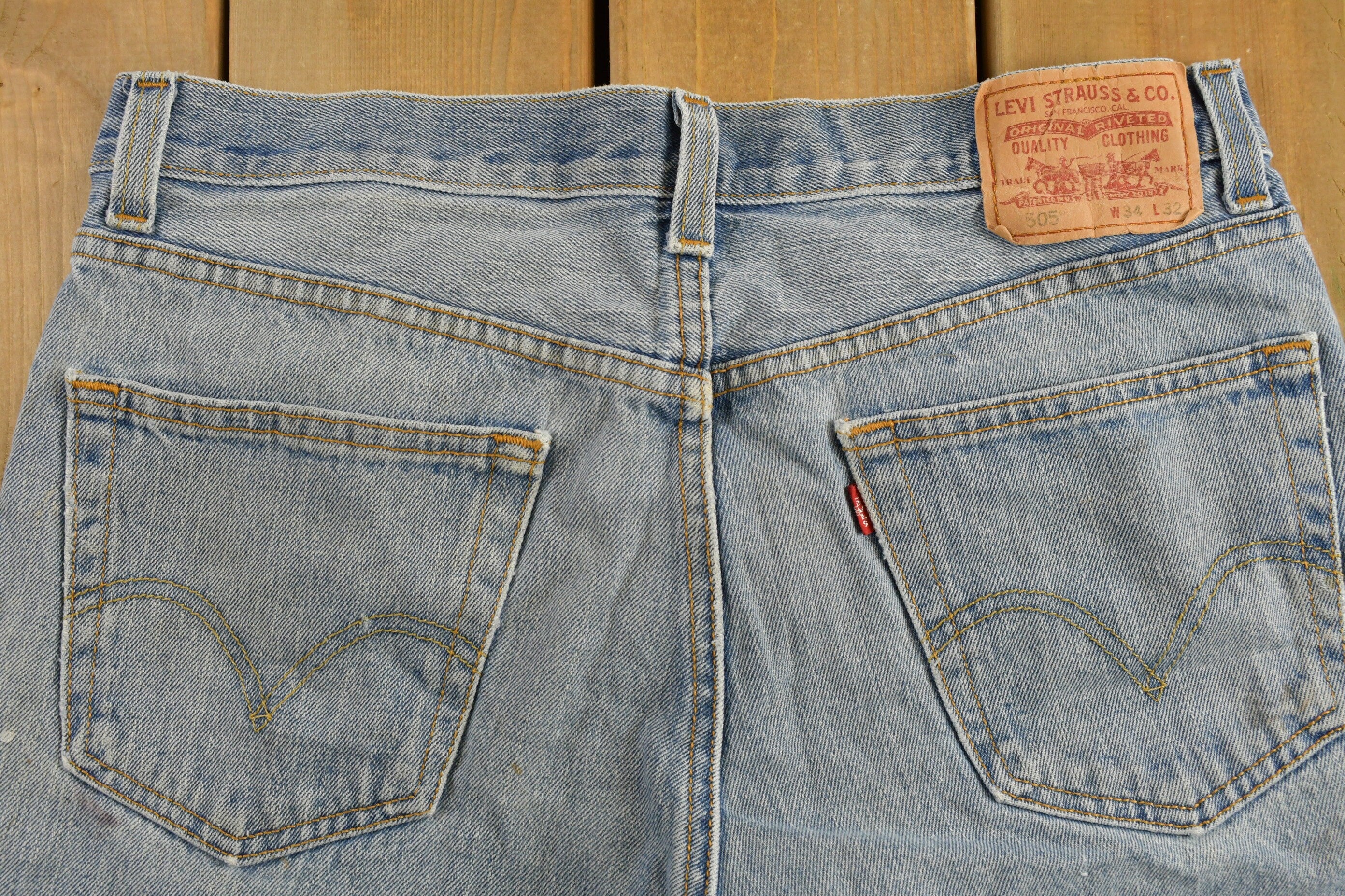 Vintage 1990s Levi's 505 Red Tab Jeans Size 33 x 32