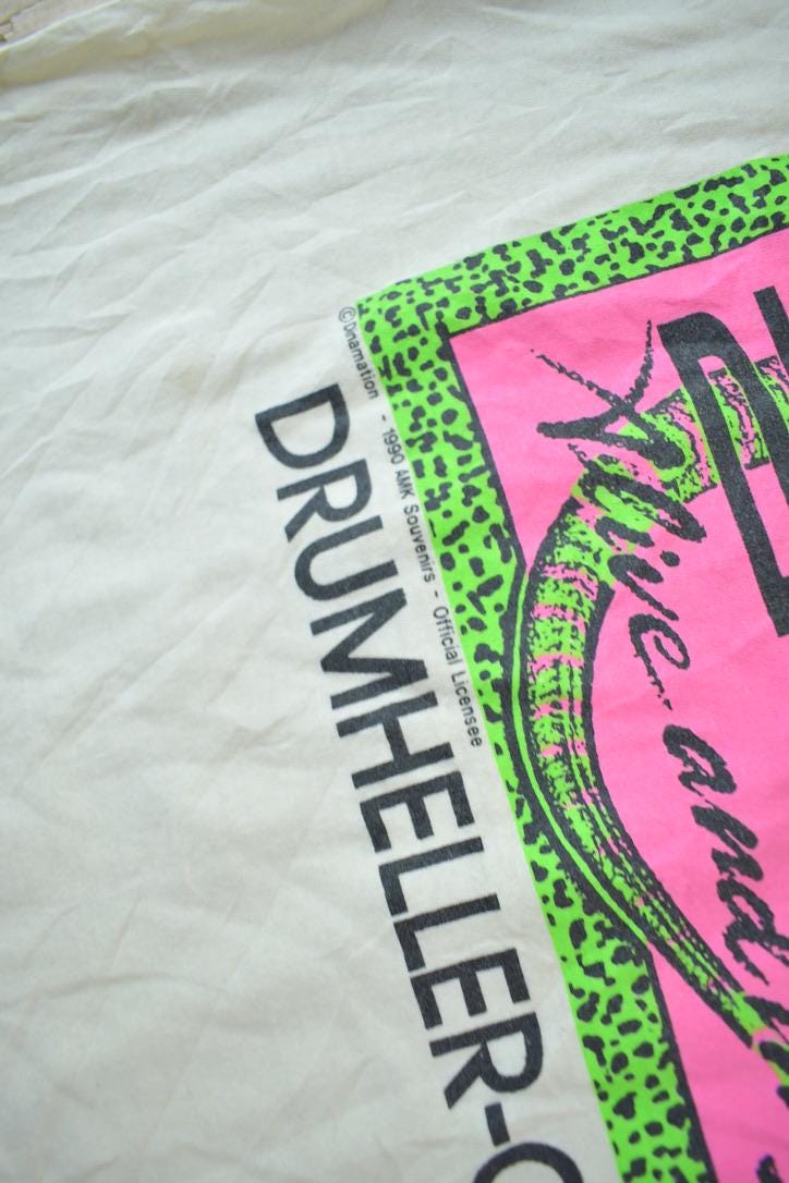Vintage 1990 Drumheller-Canada Dinosaurs Alive And In Color Graphic T-Shirt