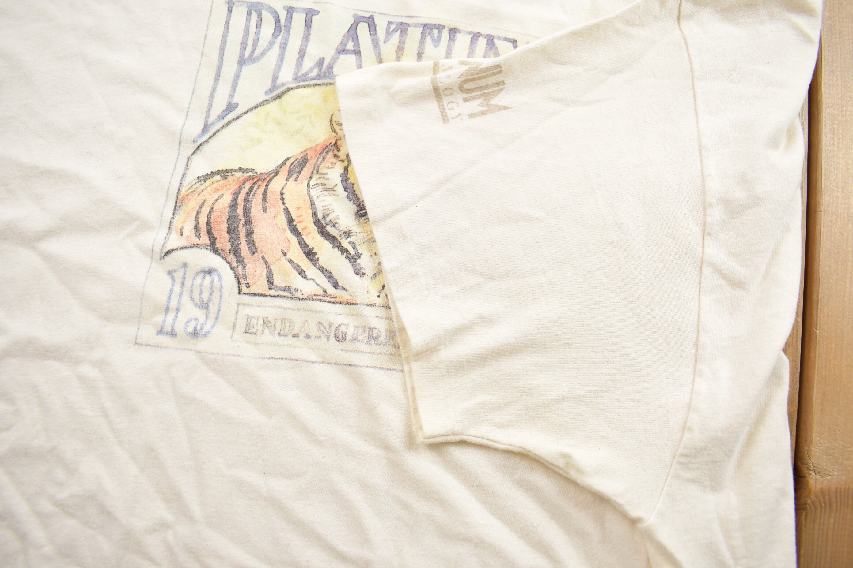 Vintage 1995 Platinum Technologies Endangered Species Siberian Tiger Theme Graphic T-Shirt