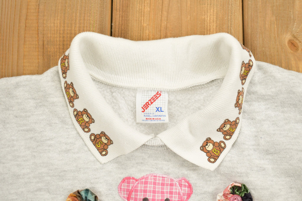 Vintage 1990s Cute Bear Graphic Collared Sweatshirt