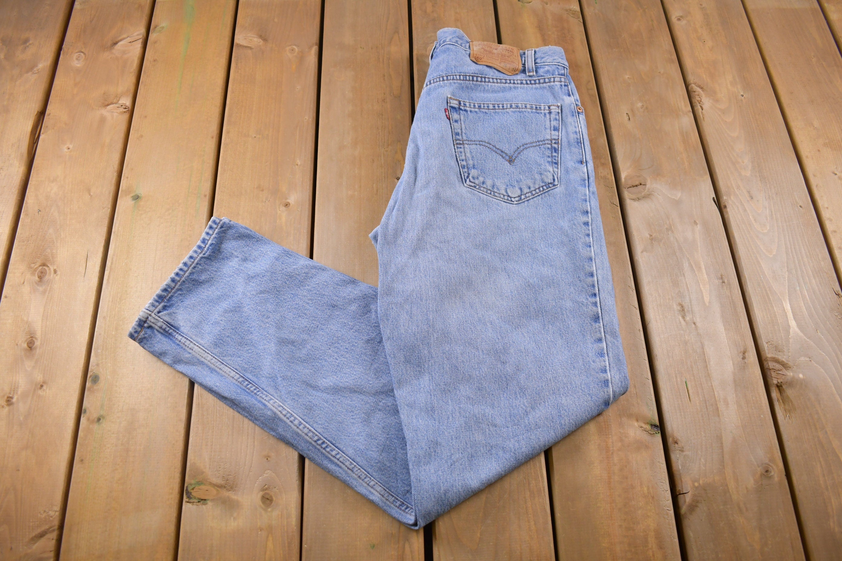 Vintage 1990s Levi's 550 Red Tab Jeans Size 34 x 33