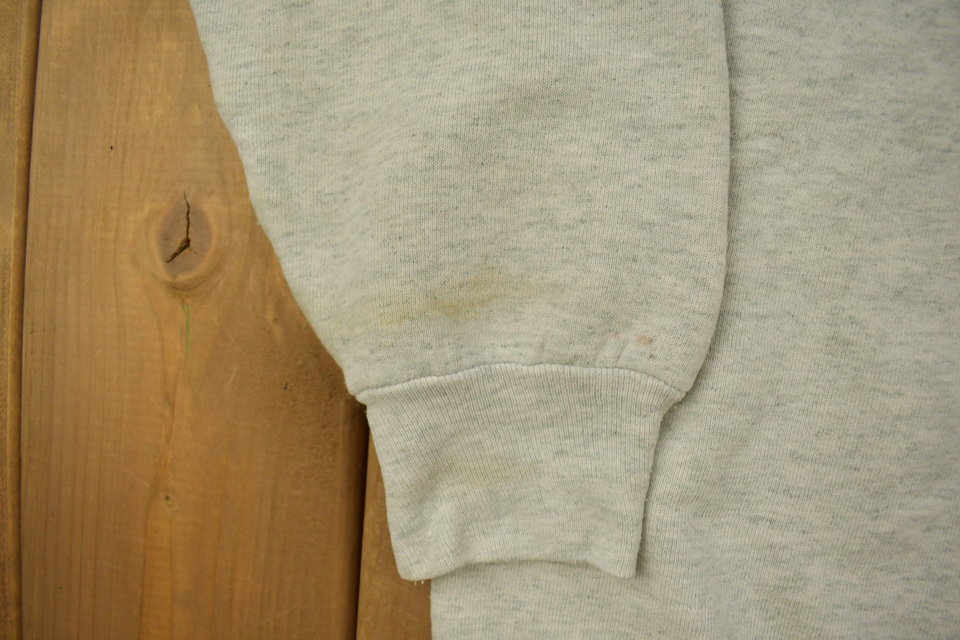 Vintage 1980s Wolf Theme Graphic Raglan Crewneck / Souvenir / Vintage Sweatshirt / Outdoorsman / Wilderness Sweatshirt / Made In USA