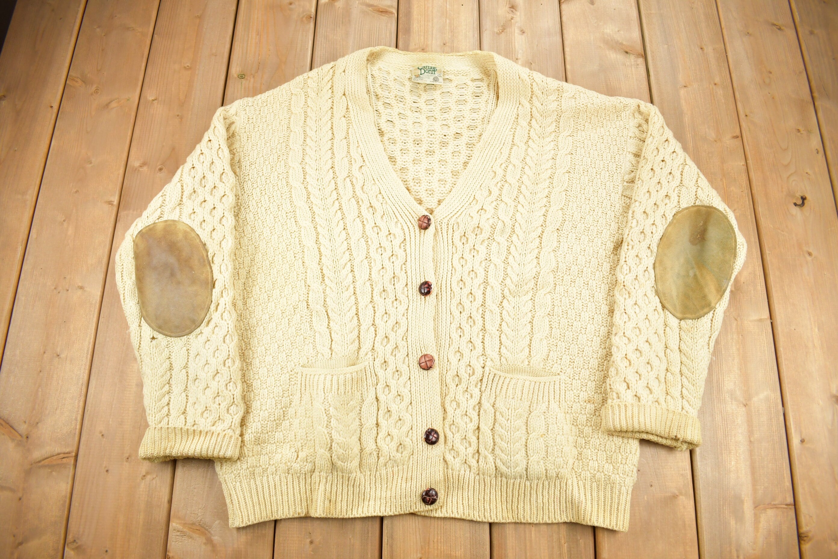 Vintage 1980s Carraig Donn 100% Pure New Wool Cable Knit Sweater