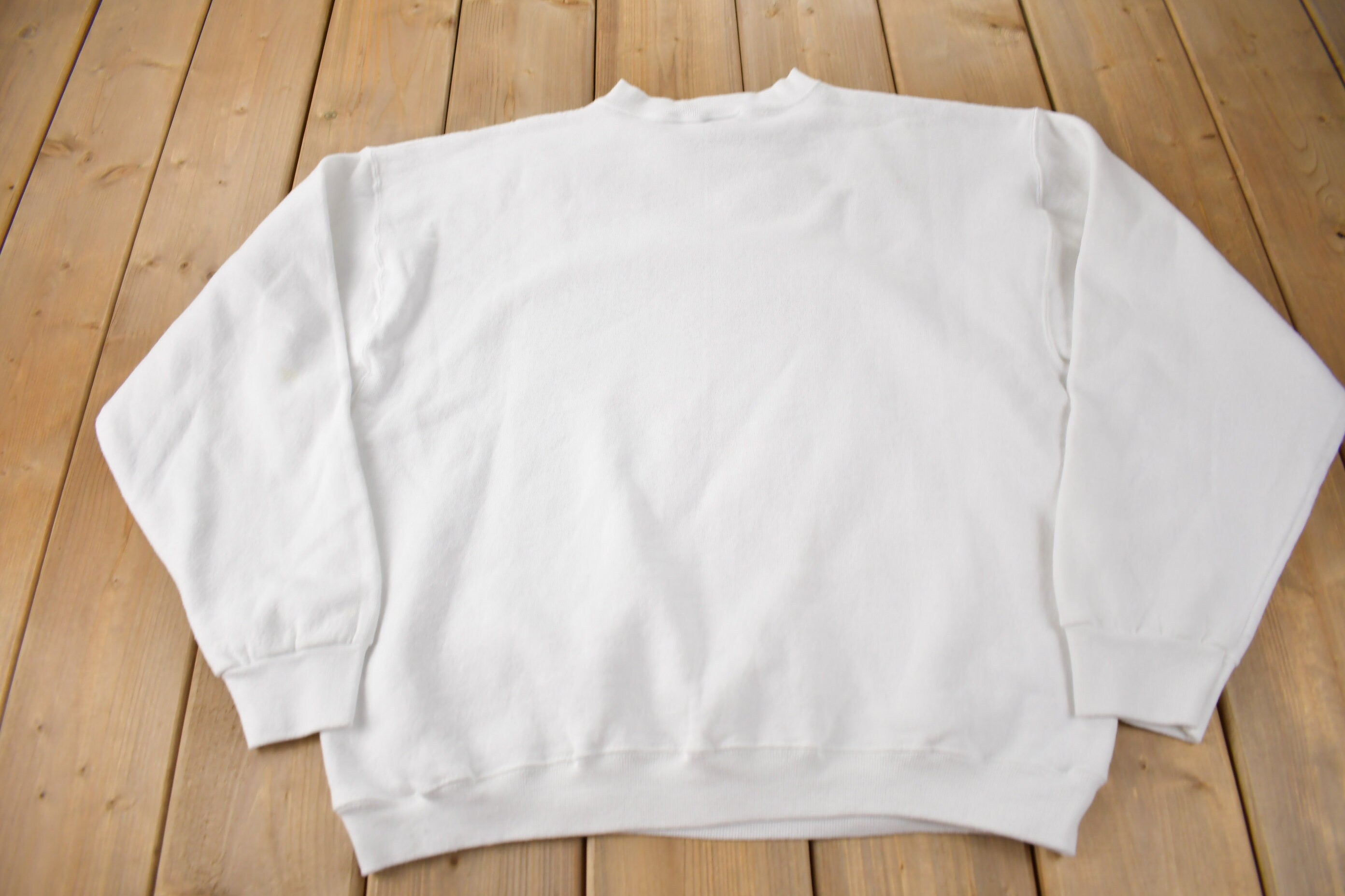 Vintage 1995 Looney Tunes Merry Christmas From Wisconsin Warner Bros Crewneck Sweatshirt Made In USA