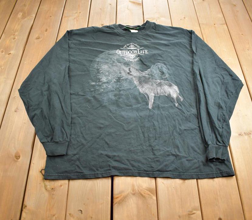 Vintage 1990s Sportsman Outdoor Life Authority Wolf Crewneck Sweatshirt Made In USA