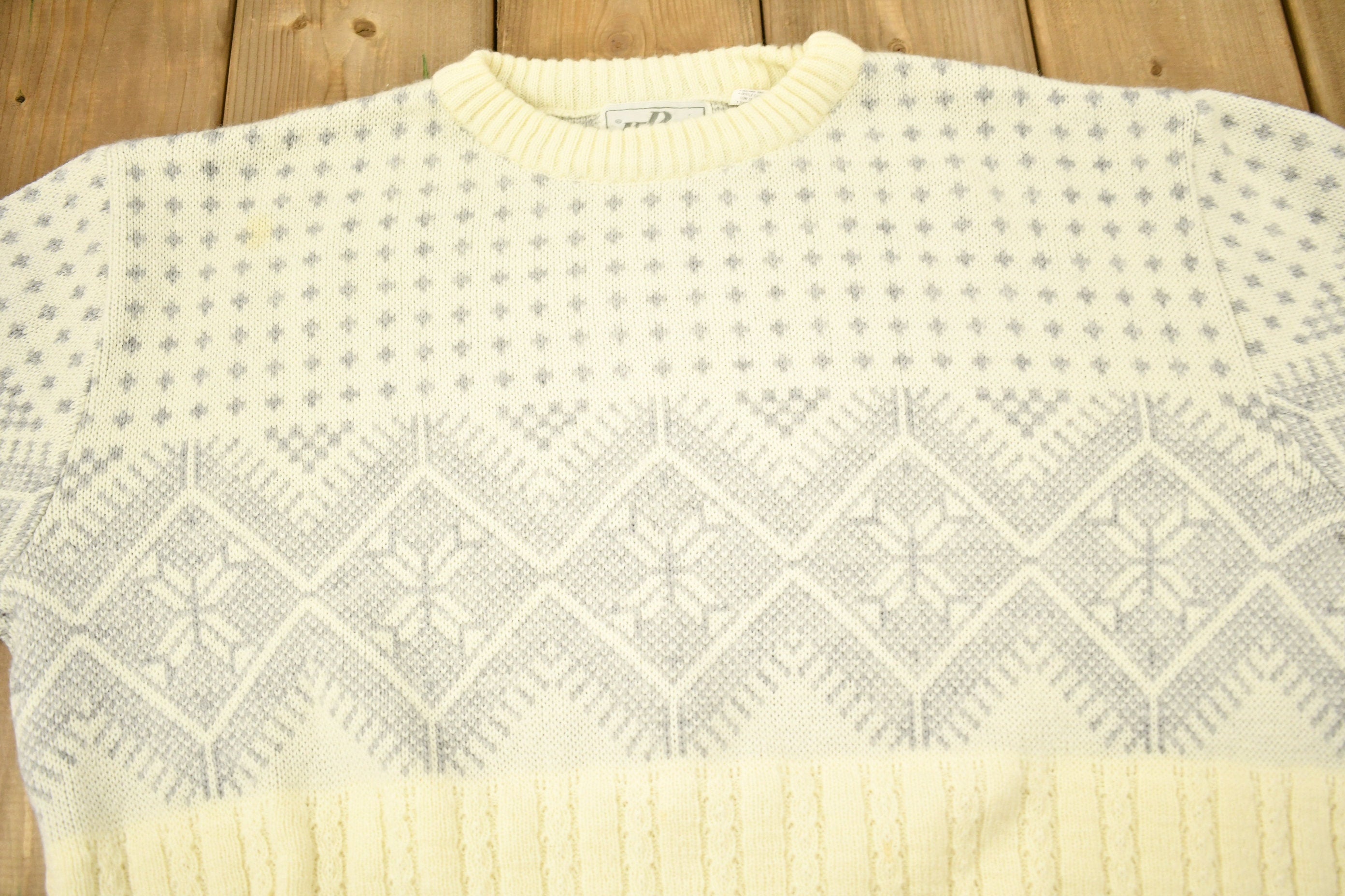 Vintage 1990s Winter Theme Knitted Crewneck Sweater